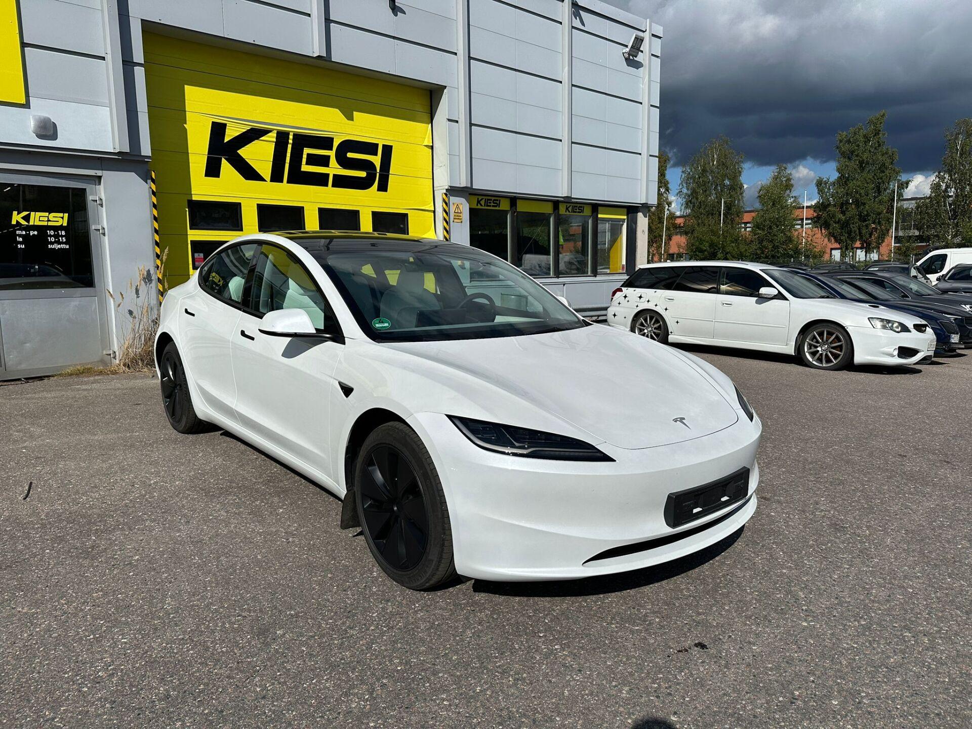 Näytä kaikki kuvat: 2025 Tesla Model 3