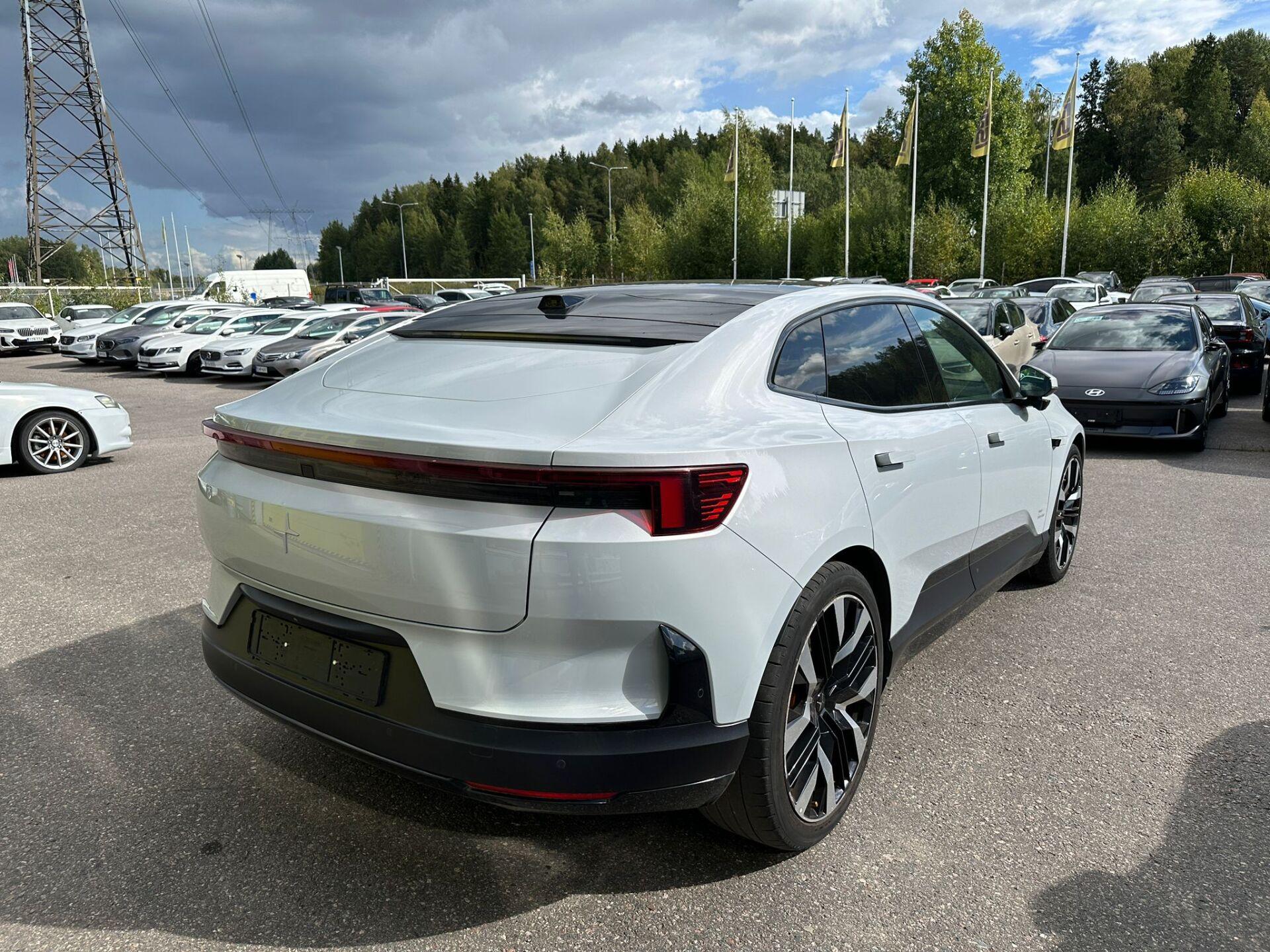 Näytä kaikki kuvat: 2025 Polestar 4