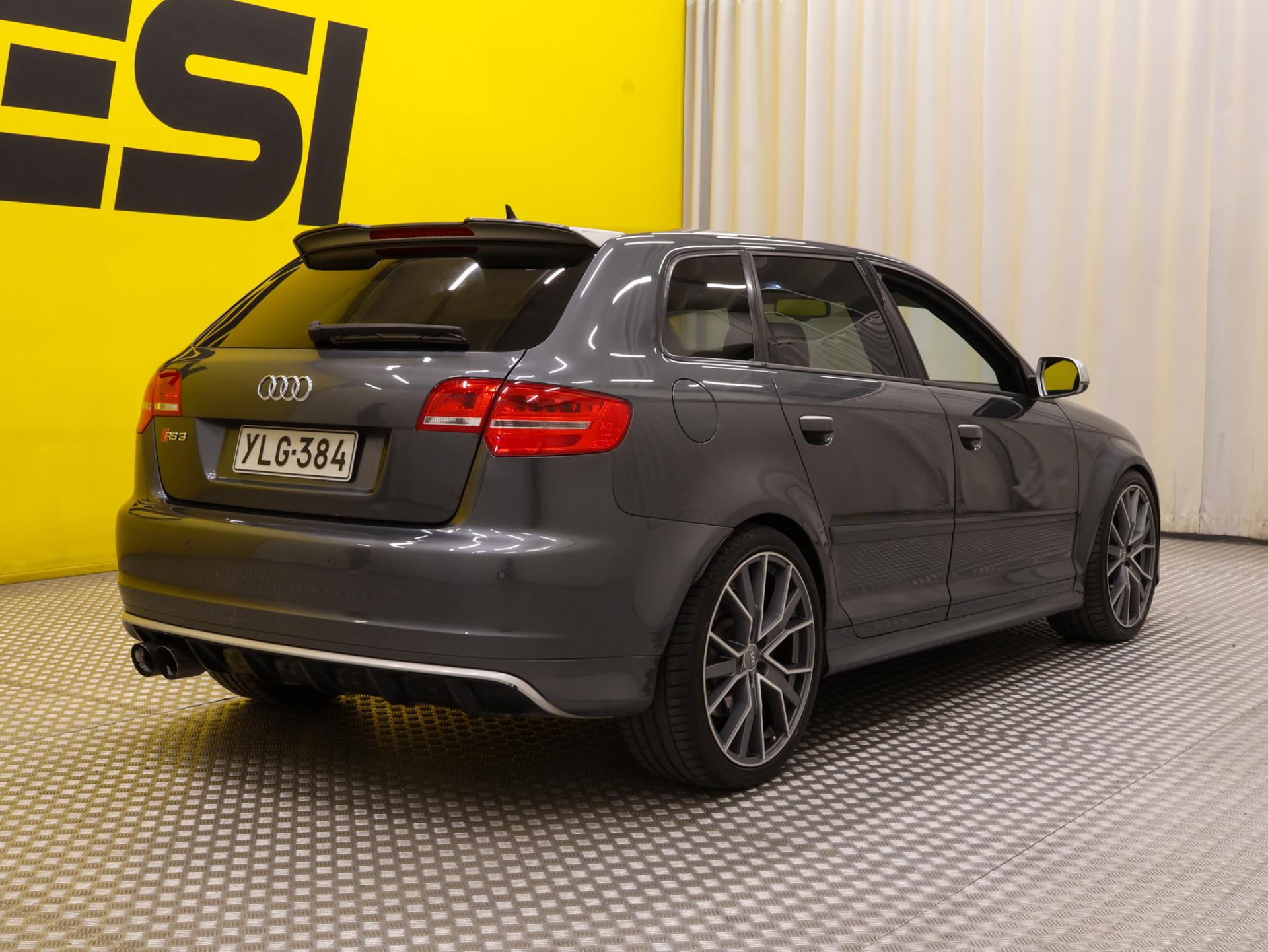 Pienoiskuva 3: 2011 Audi RS3