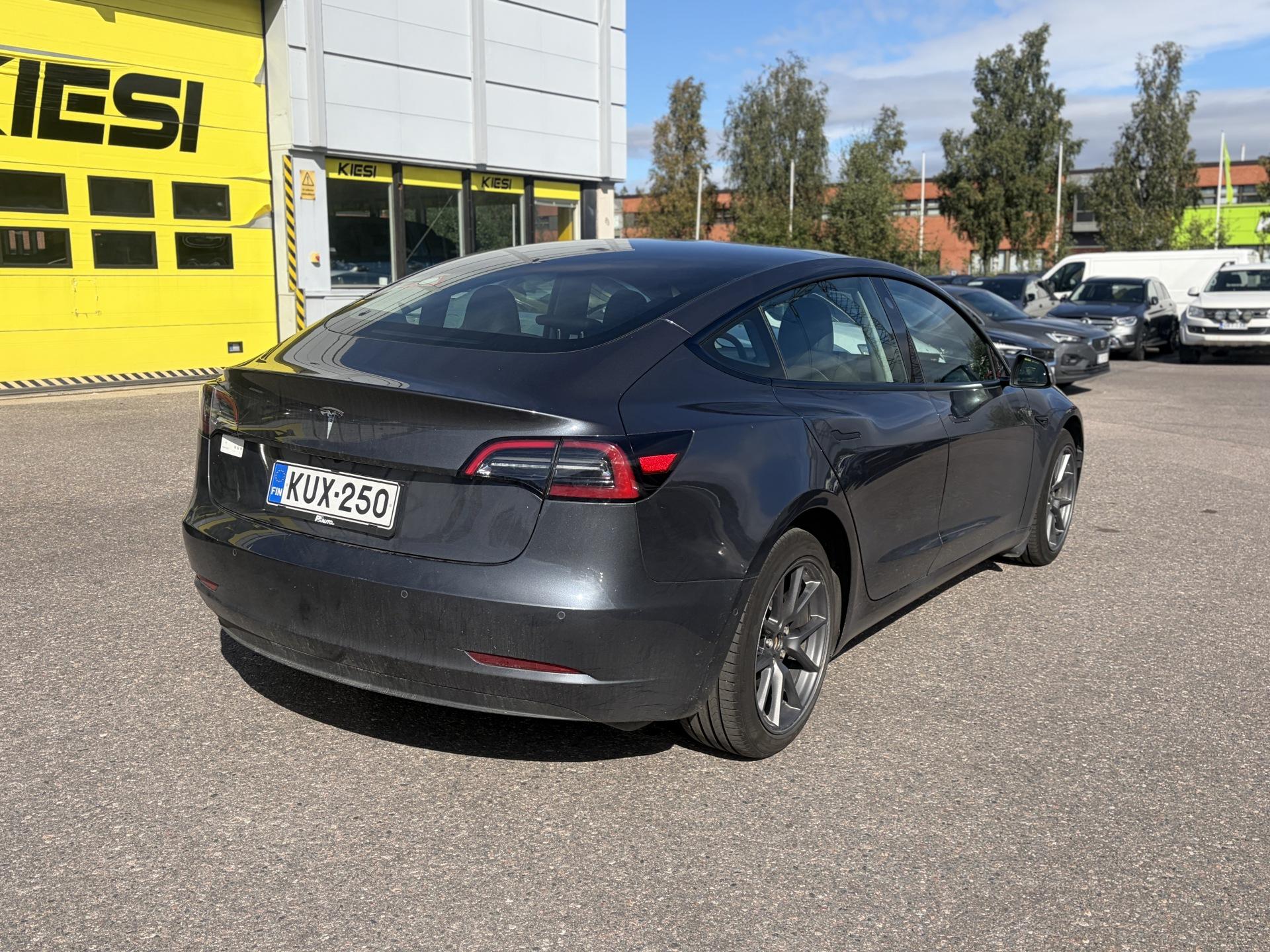 Näytä kaikki kuvat: 2022 Tesla Model 3