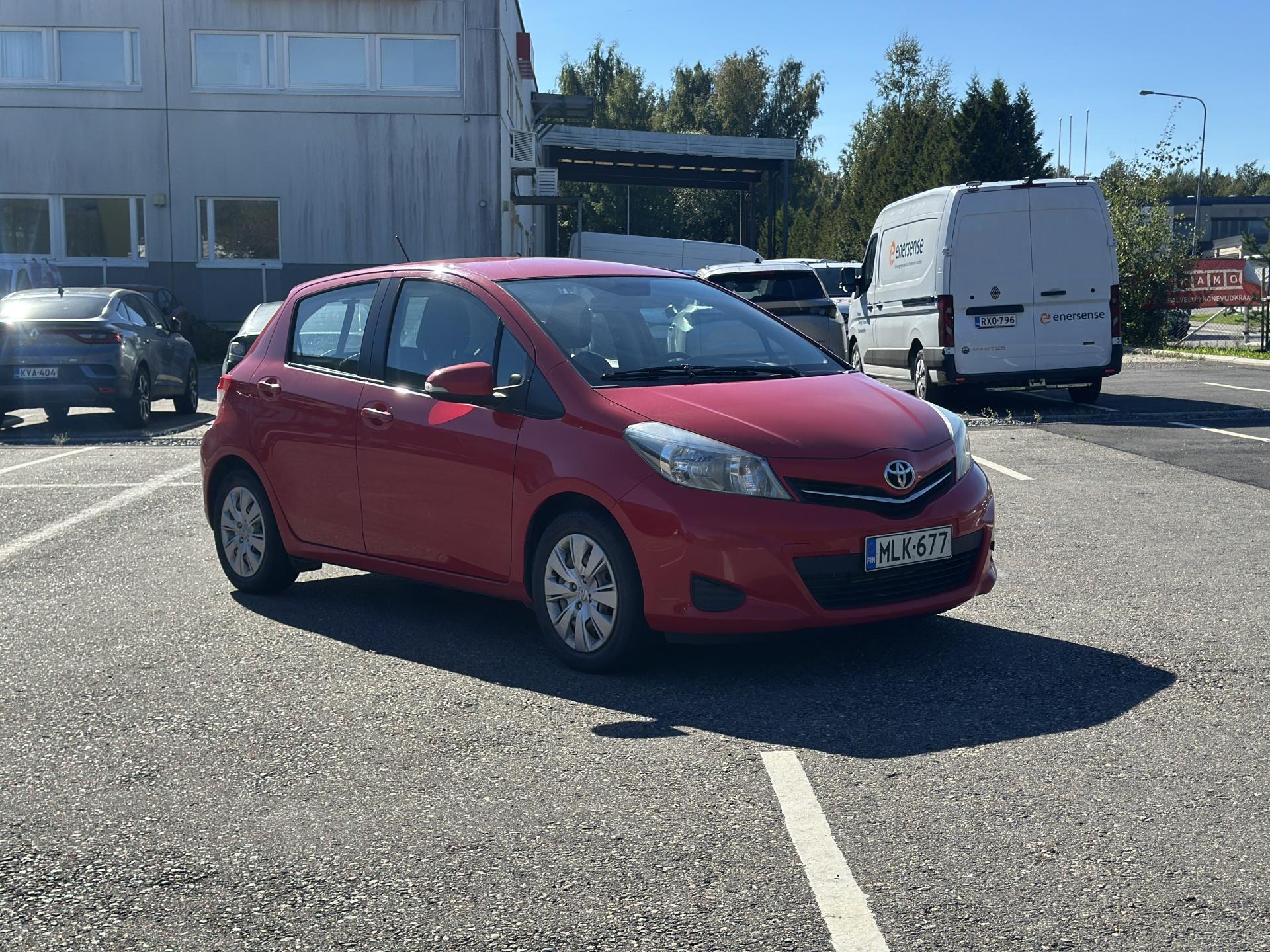 Pienoiskuva 3: 2013 Toyota Yaris