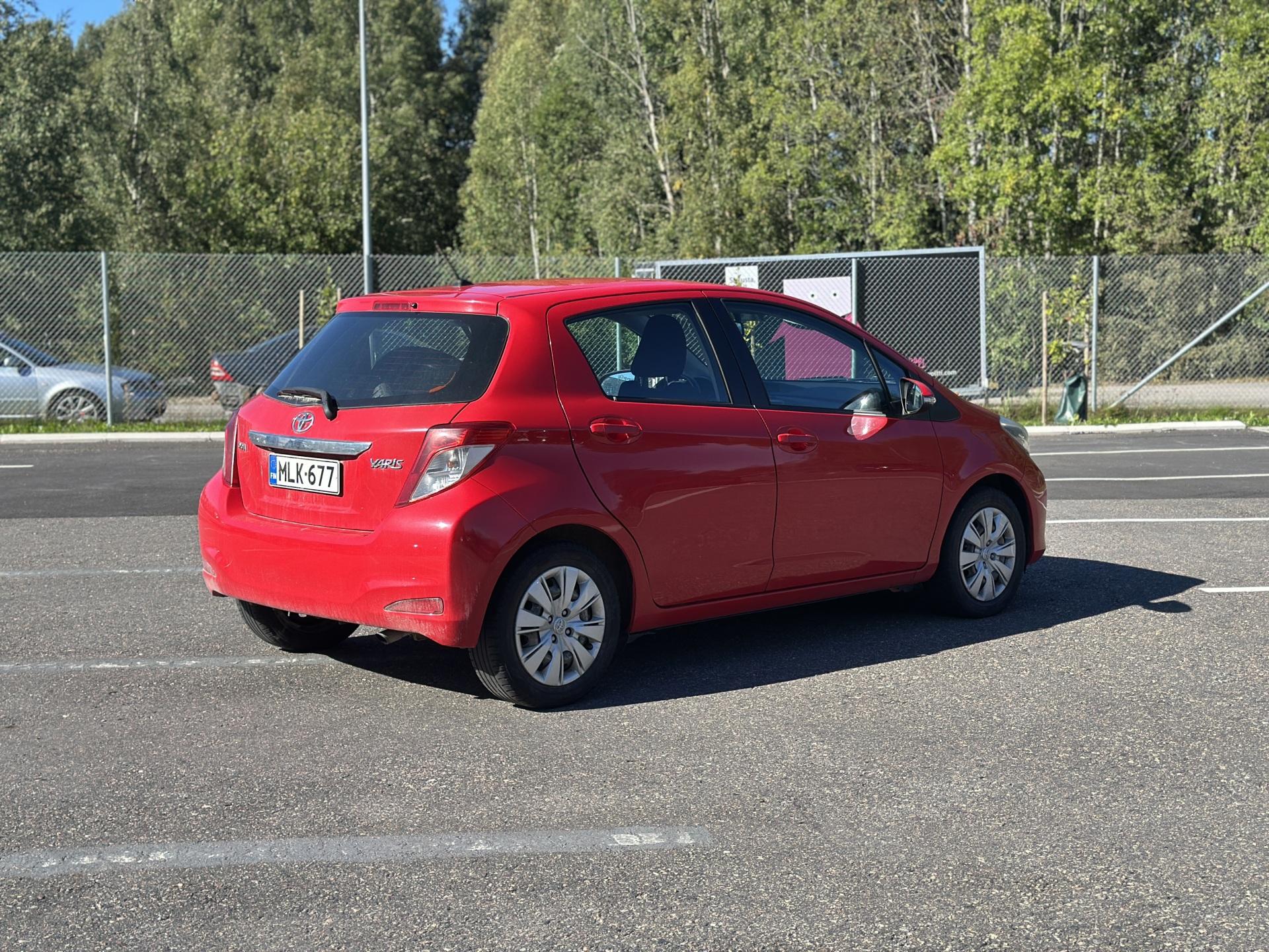Näytä kaikki kuvat: 2013 Toyota Yaris