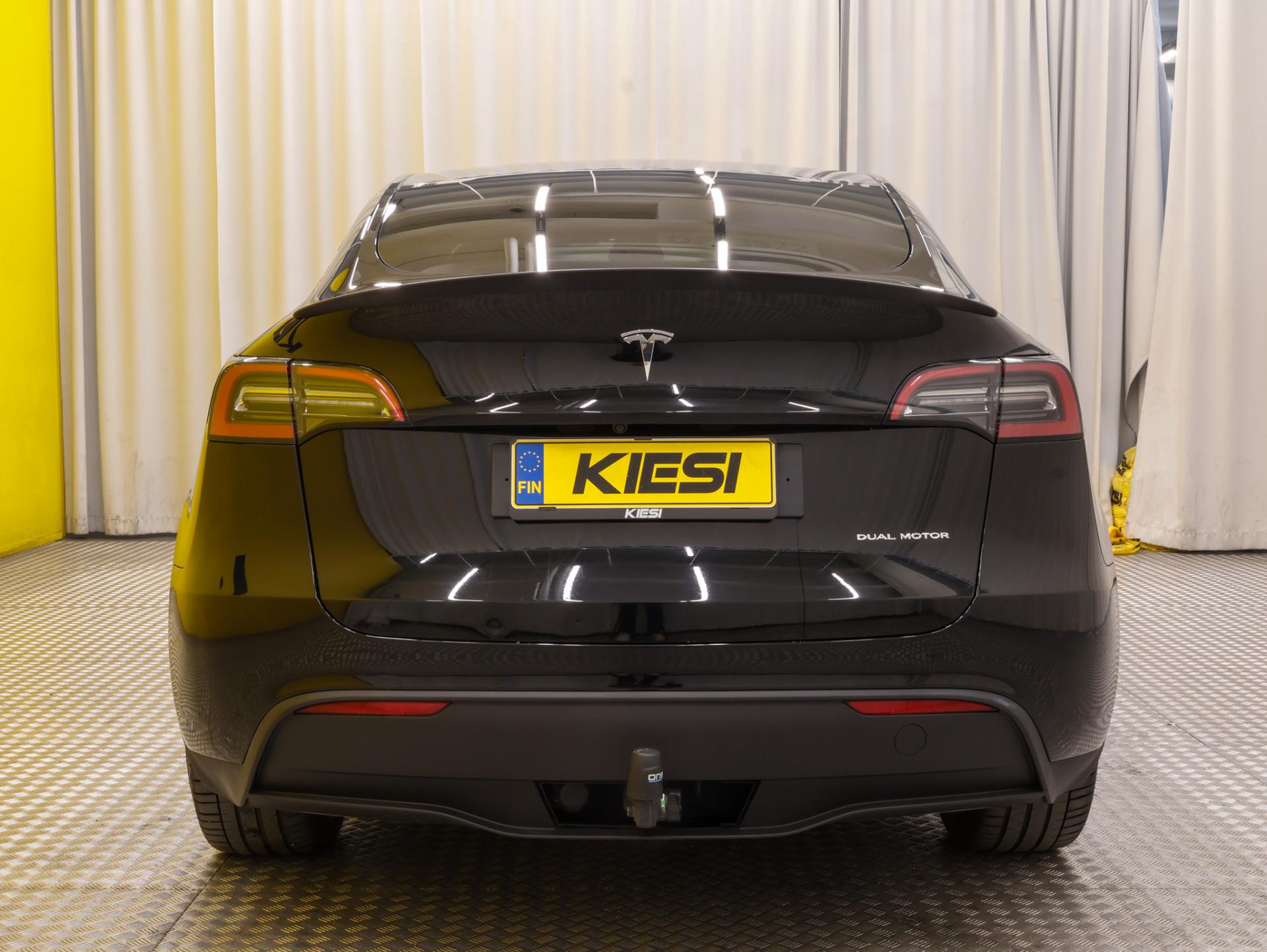Näytä kaikki kuvat: 2023 Tesla Model Y