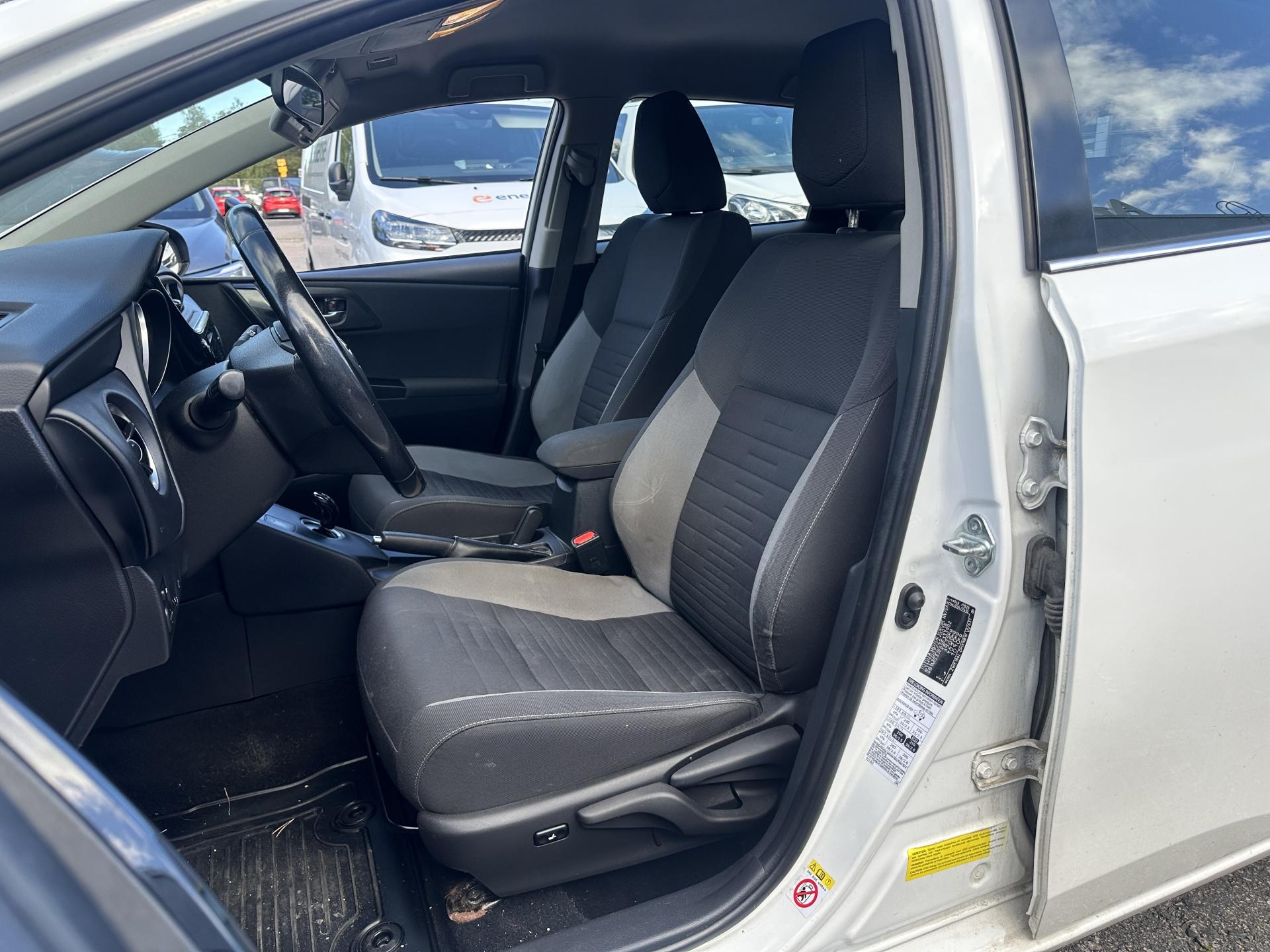Toyota Auris 1,8 Hybrid Active Edition 2017, kuva 7/31