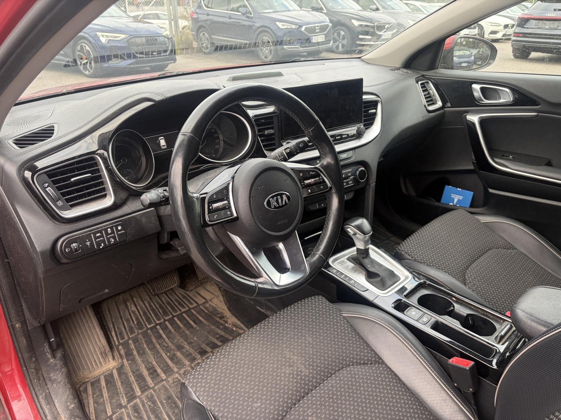 Kia Ceed 1,6 GDI Plug-In Hybrid Business 2021, photo 6/26