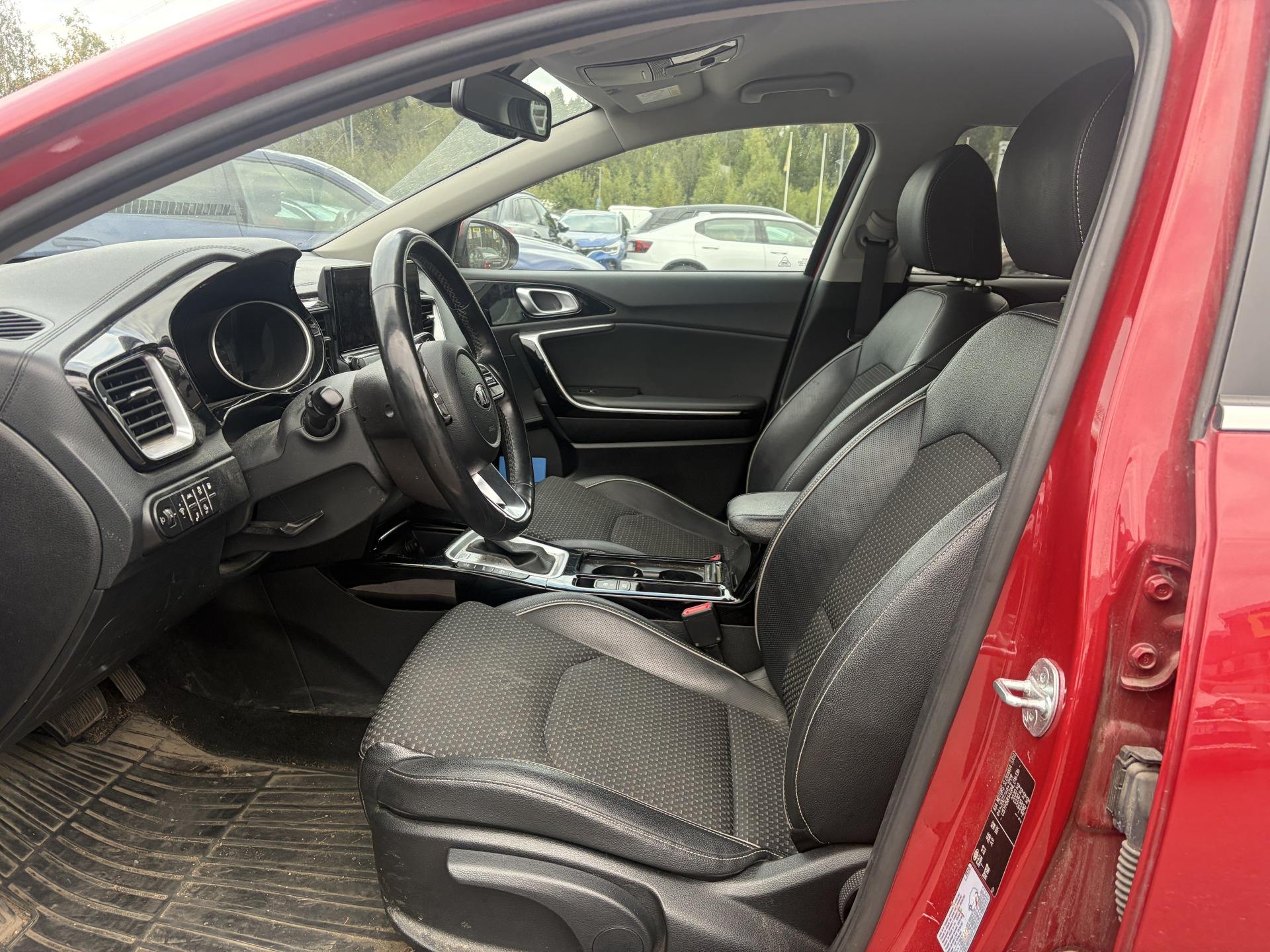 Kia Ceed 1,6 GDI Plug-In Hybrid Business 2021, photo 5/26