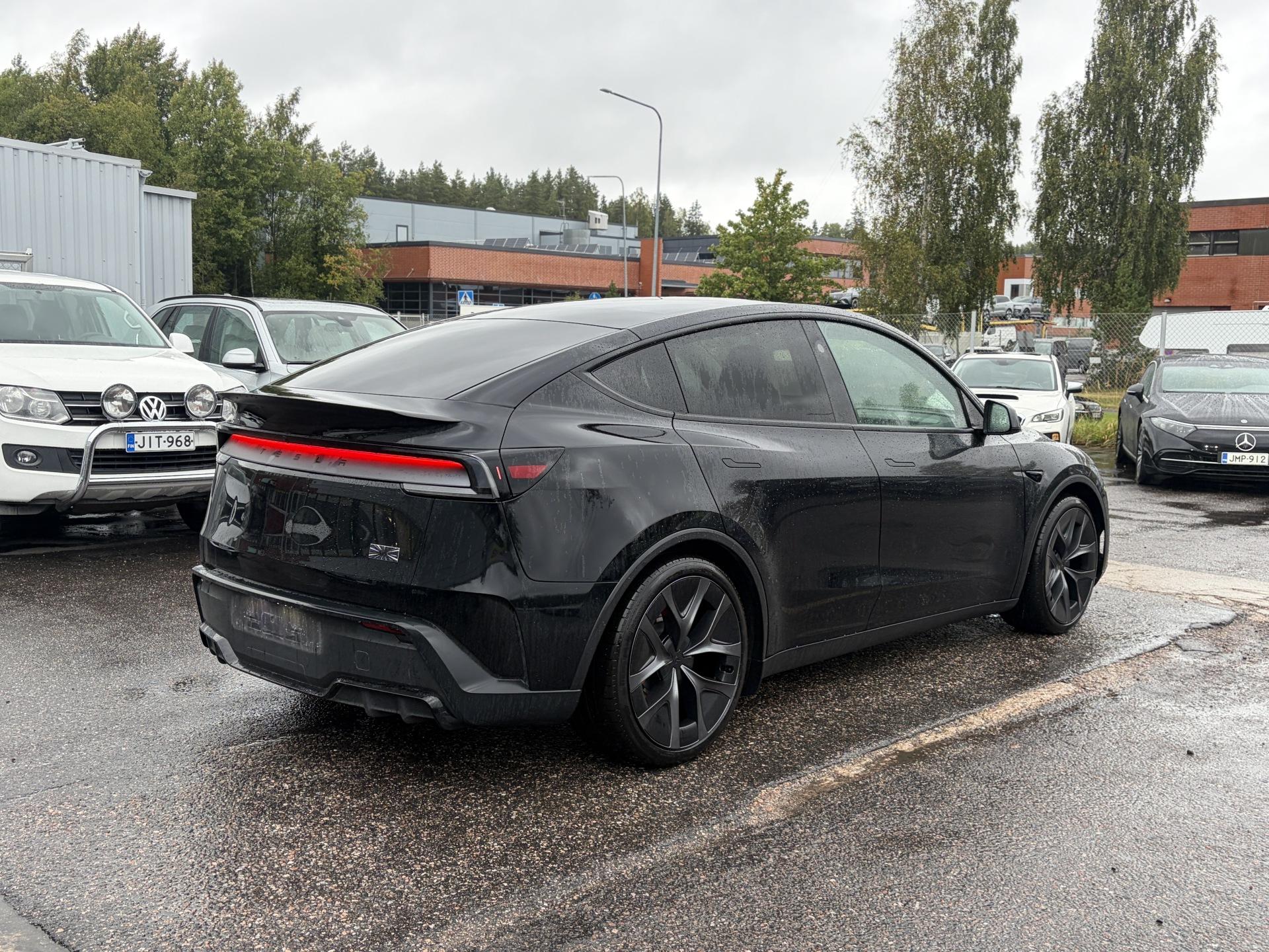 Näytä kaikki kuvat: 2026 Tesla Model Y