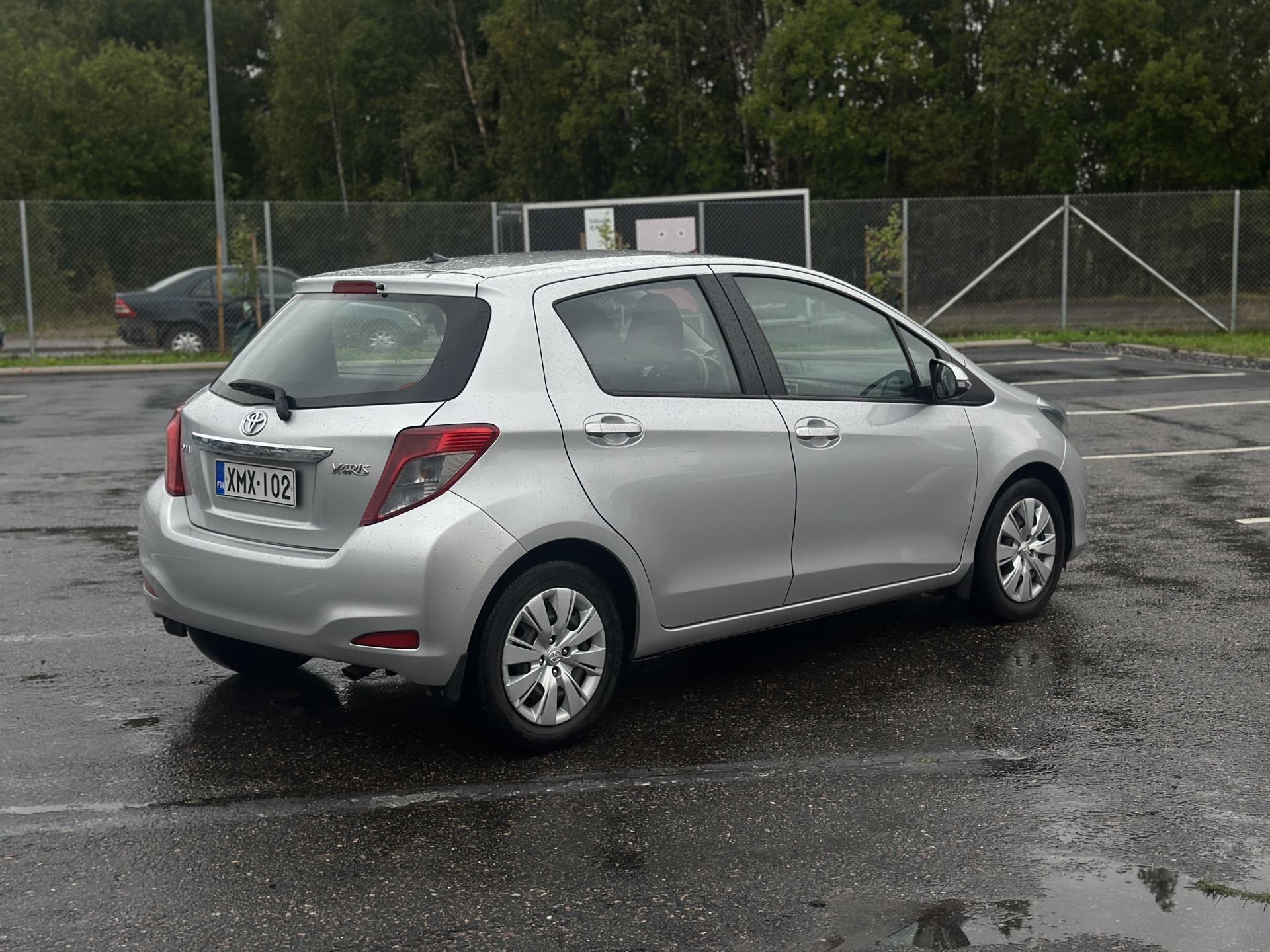 Pienoiskuva 3: 2013 Toyota Yaris