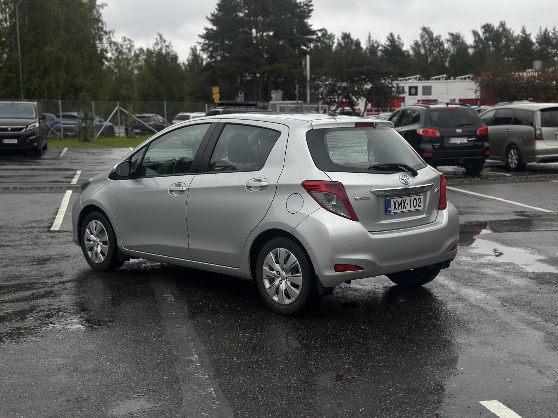 Näytä kaikki kuvat: 2013 Toyota Yaris