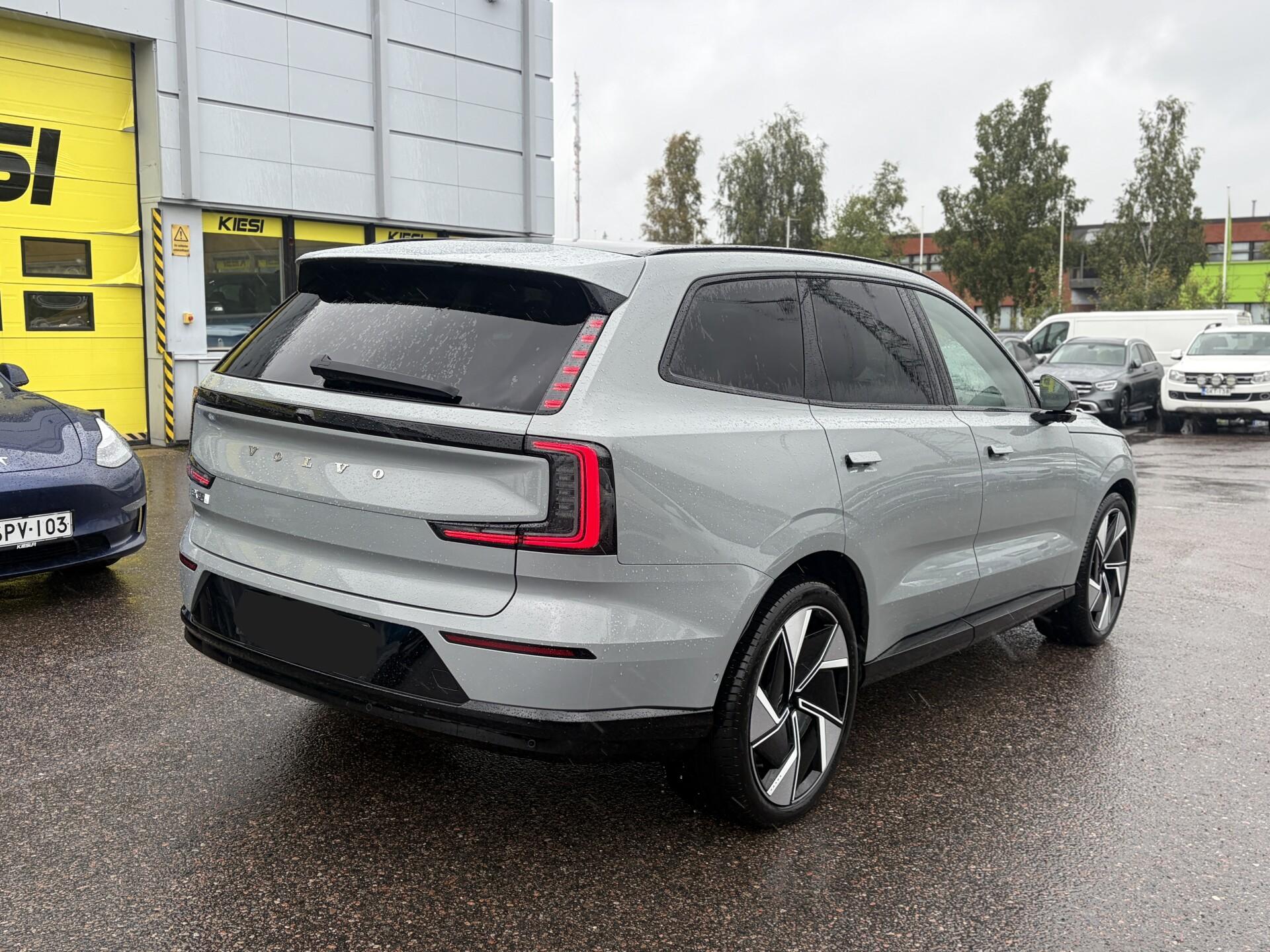 Näytä kaikki kuvat: 2025 Volvo EX90