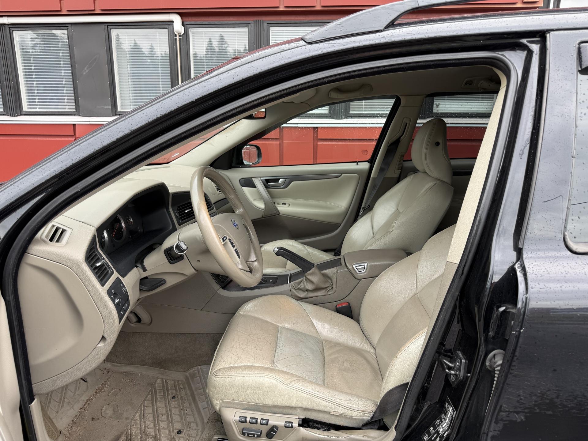 Volvo V70 2,5T Summum aut 2007, kuva 7/35