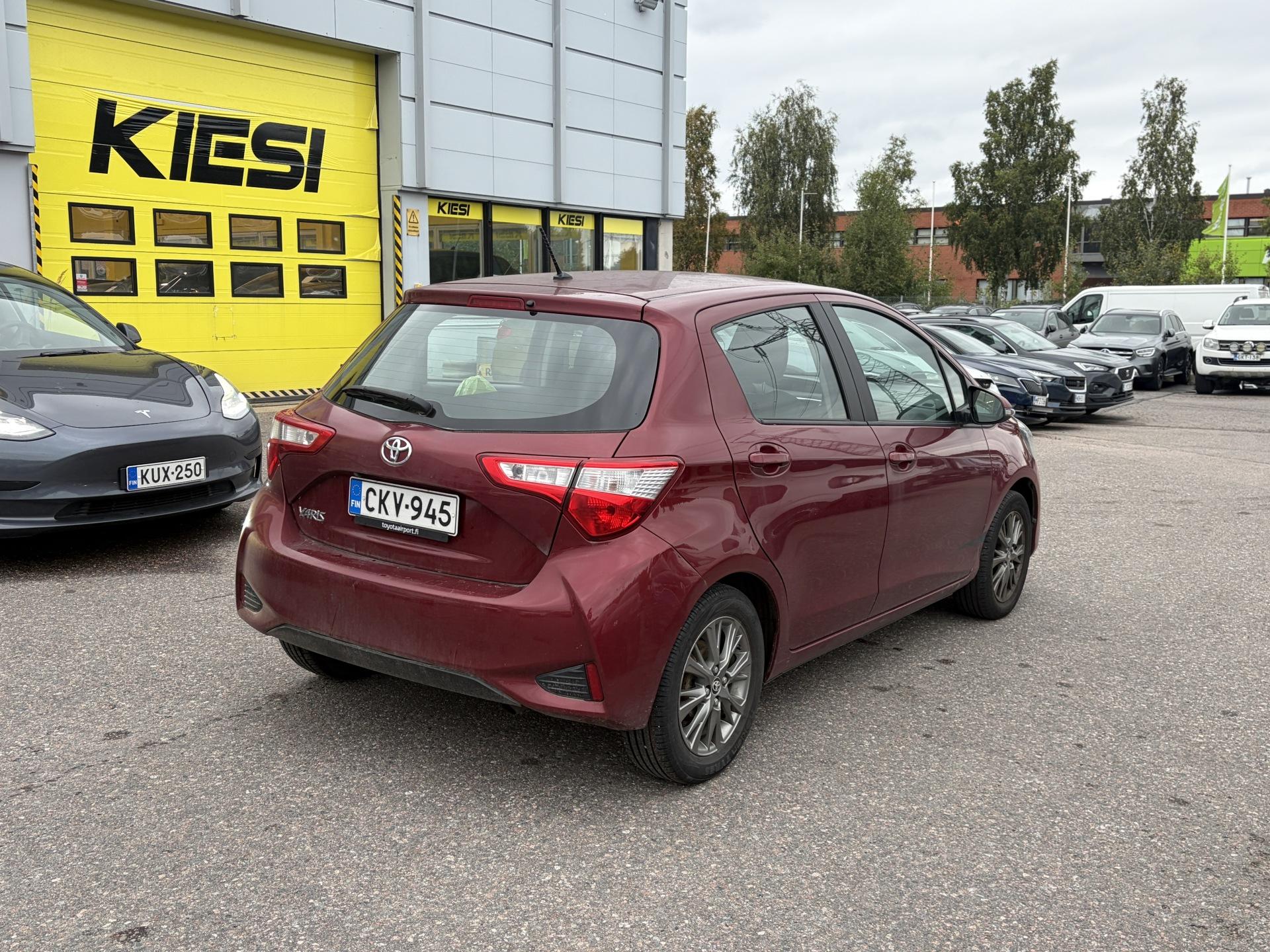 Näytä kaikki kuvat: 2017 Toyota Yaris