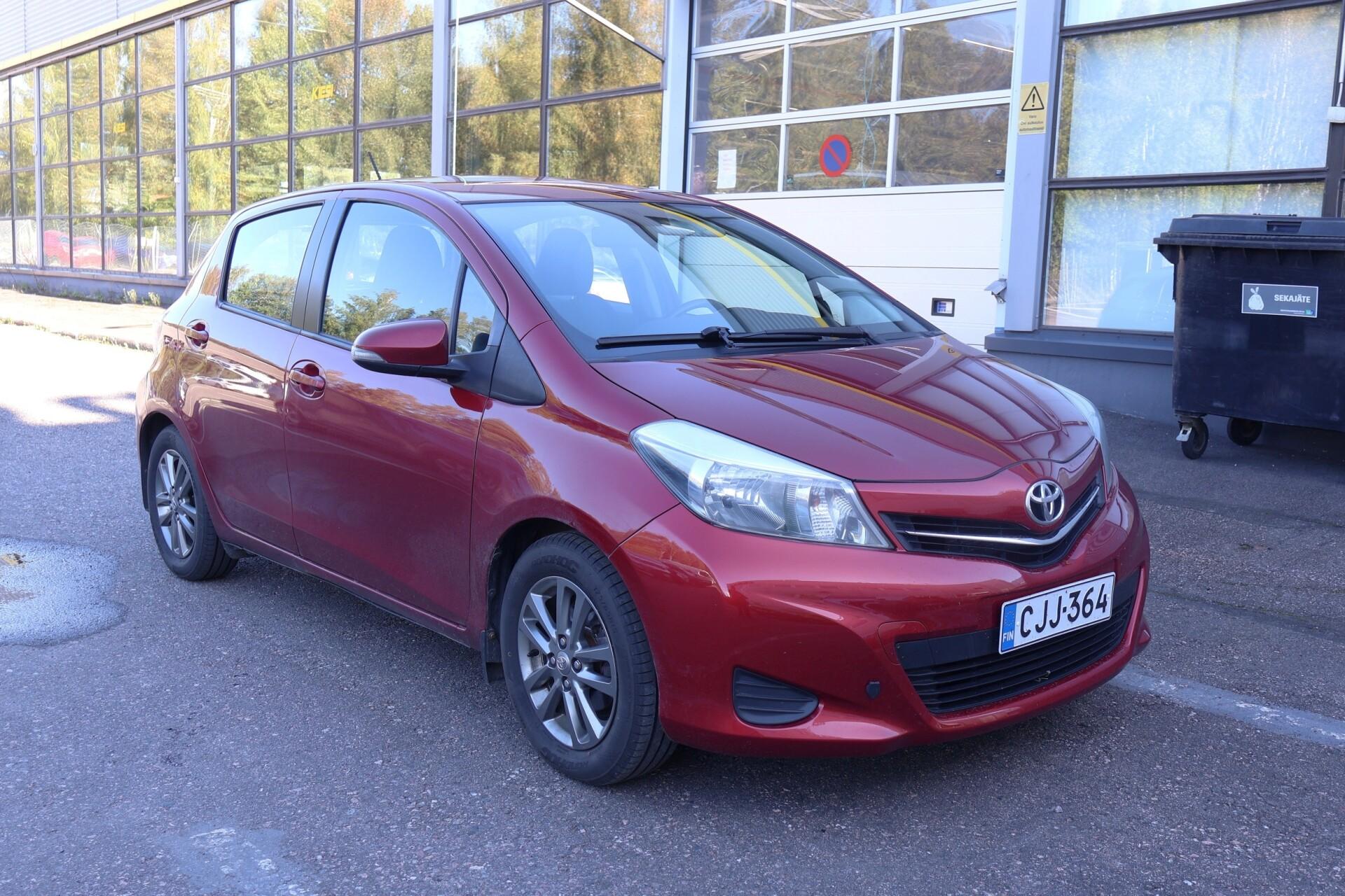 Pienoiskuva 3: 2014 Toyota Yaris