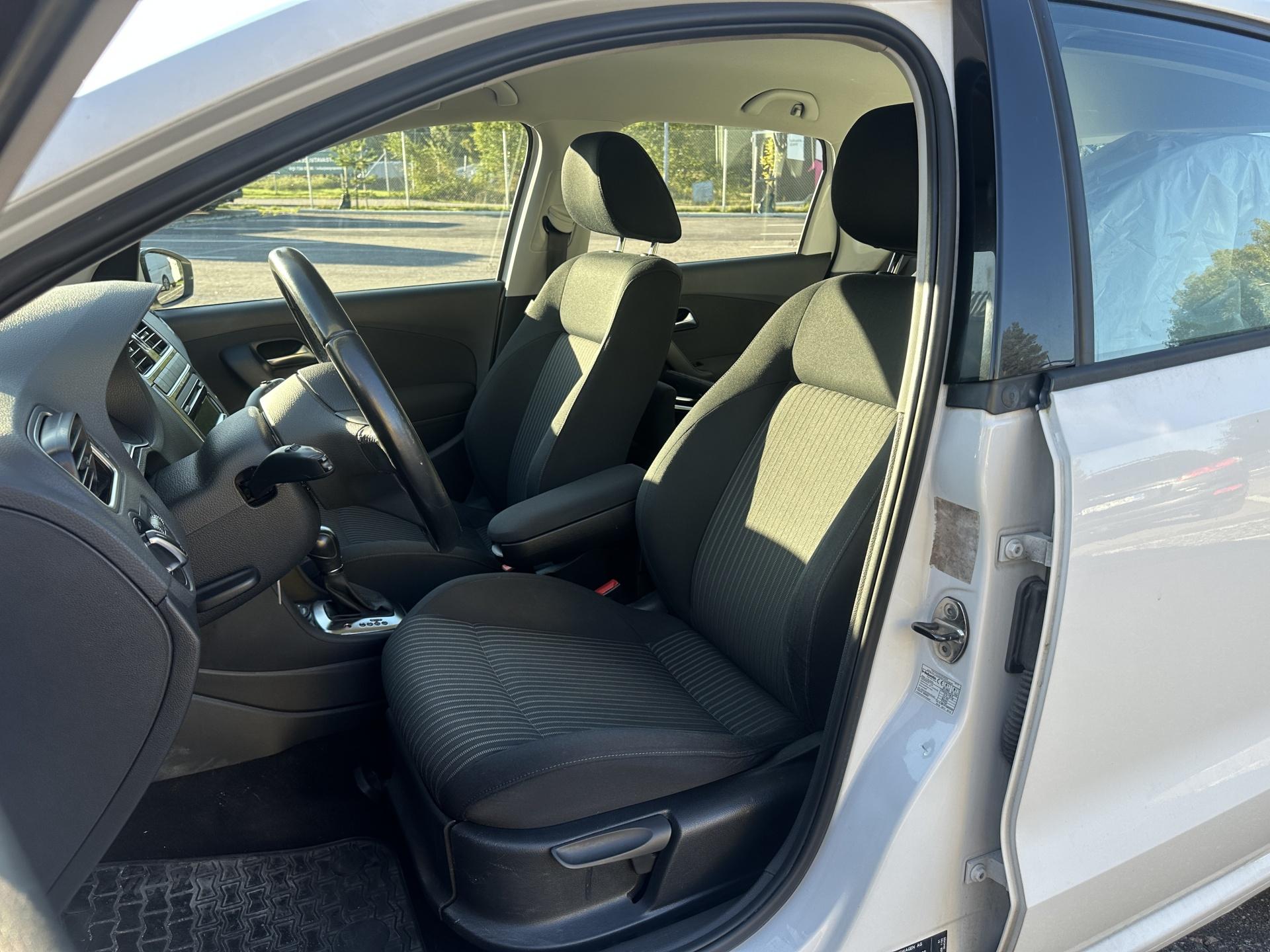 Volkswagen Polo 2011, photo 7/27