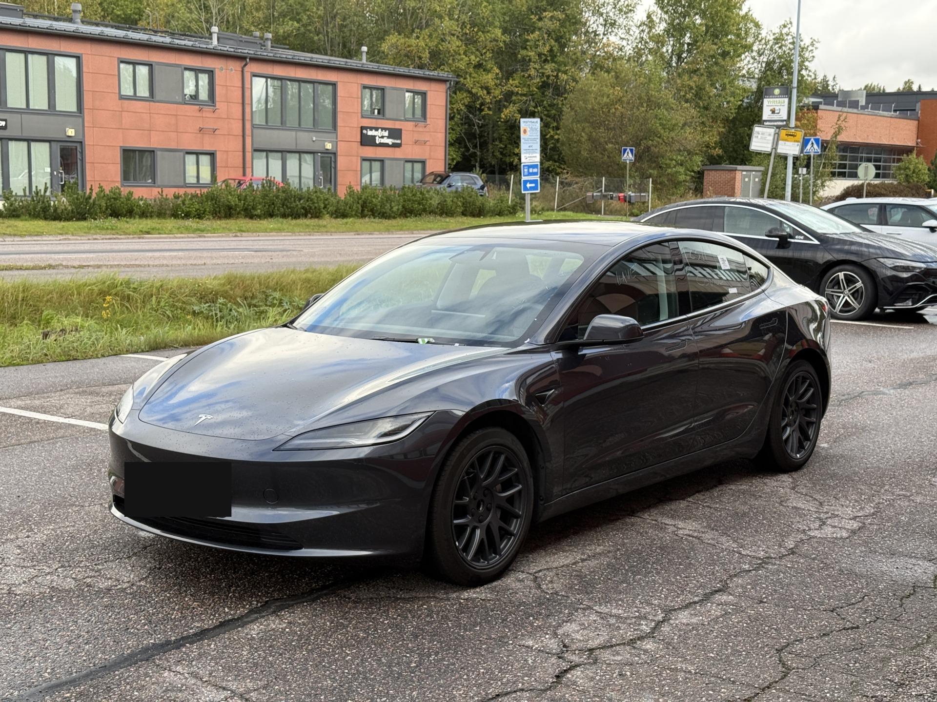 Pienoiskuva 3: 2024 Tesla Model 3