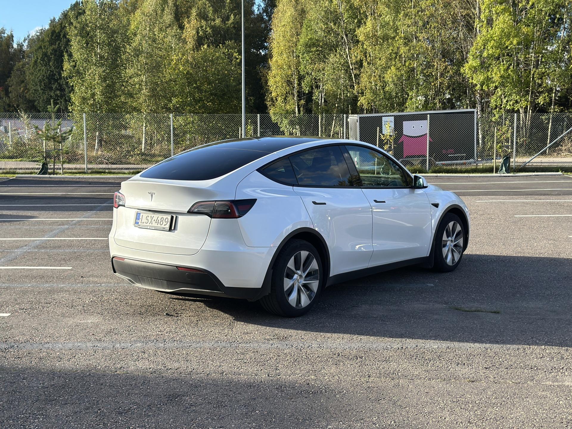 Näytä kaikki kuvat: 2023 Tesla Model Y