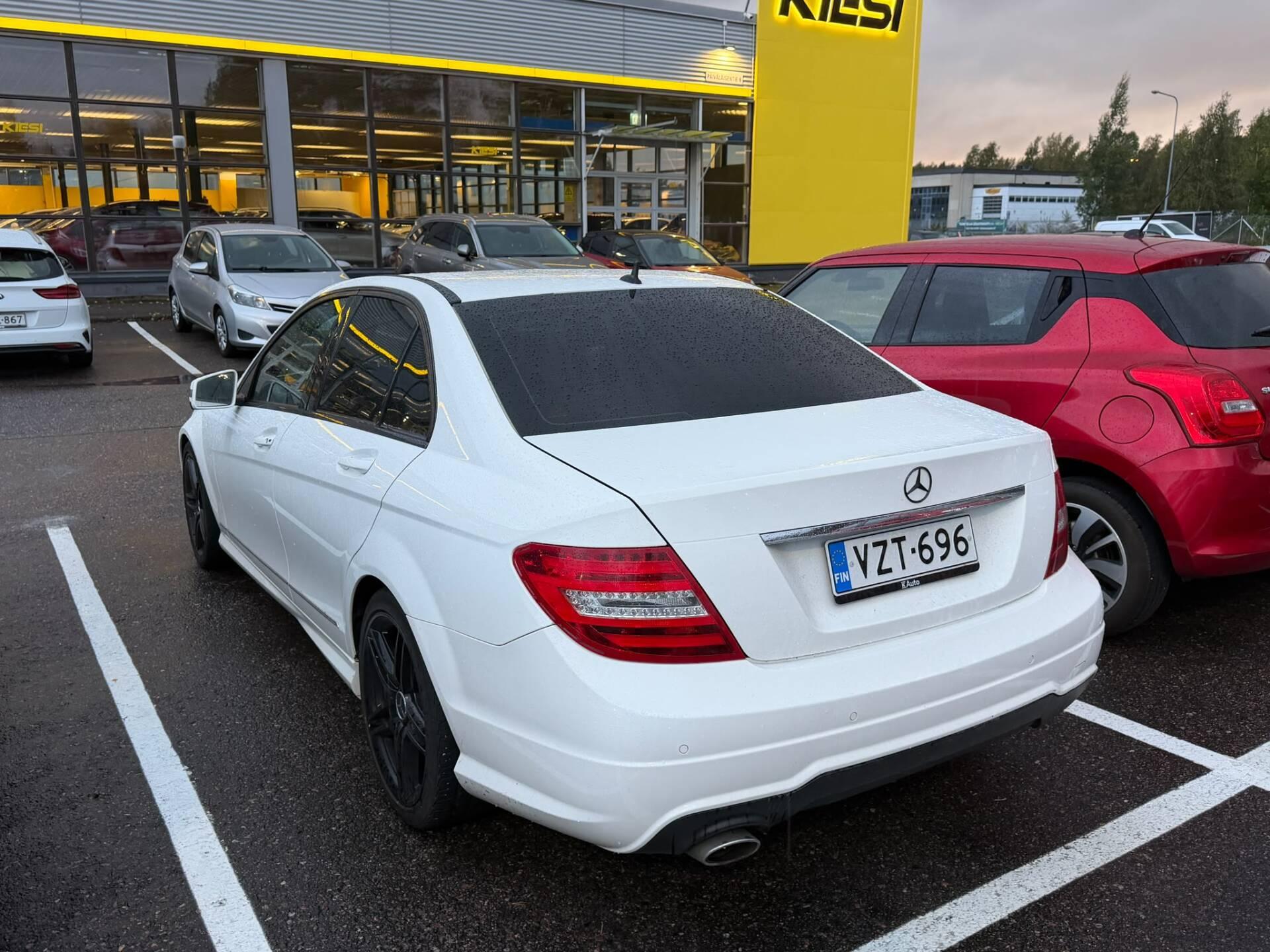 Näytä kaikki kuvat: 2014 Mercedes-Benz C