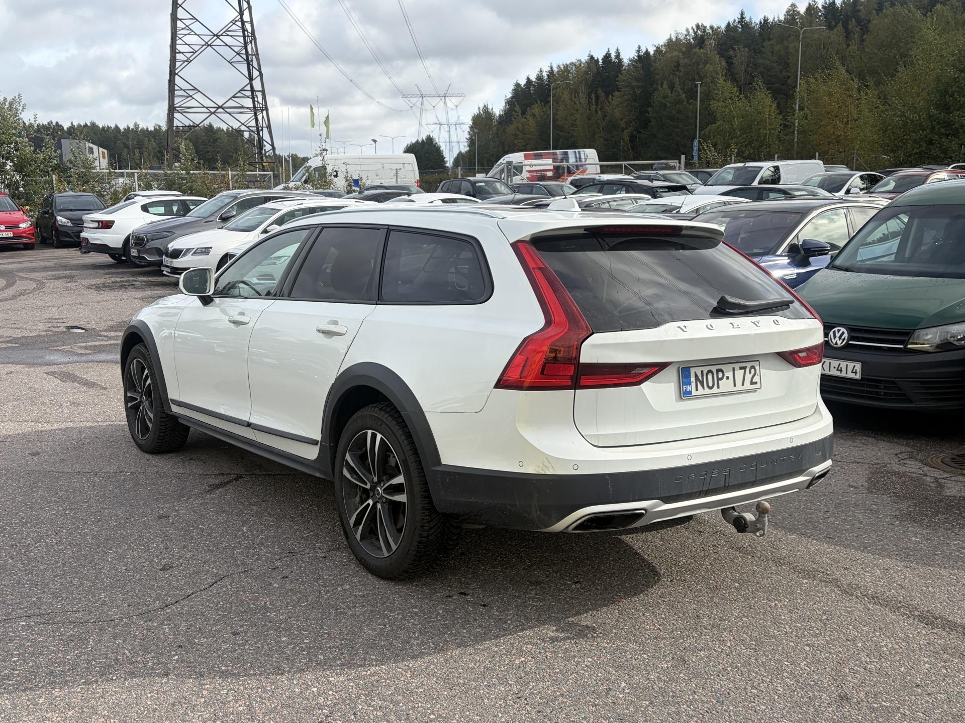 Näytä kaikki kuvat: 2017 Volvo V90 Cross Country