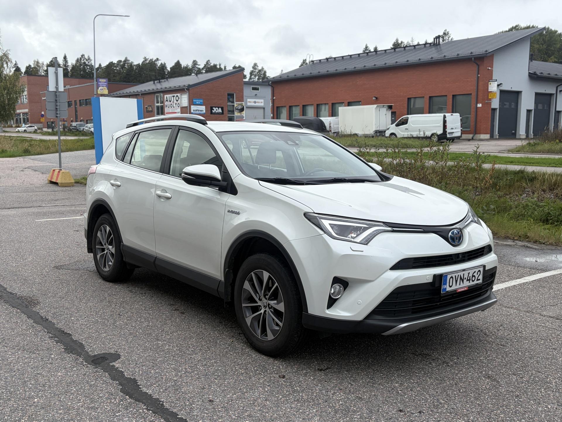 Pienoiskuva 2: 2017 Toyota RAV4