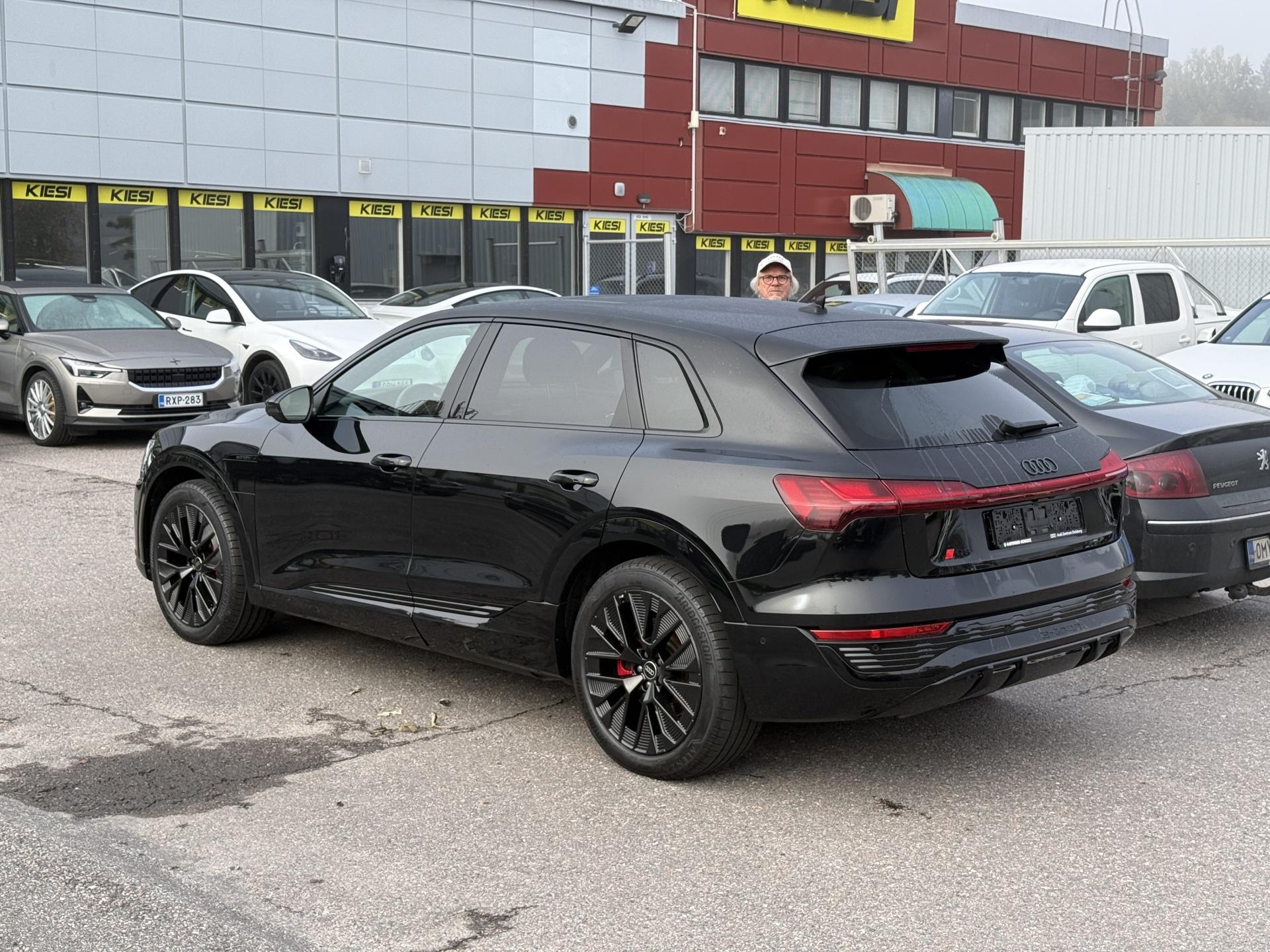 Näytä kaikki kuvat: 2024 Audi Q8 e-tron