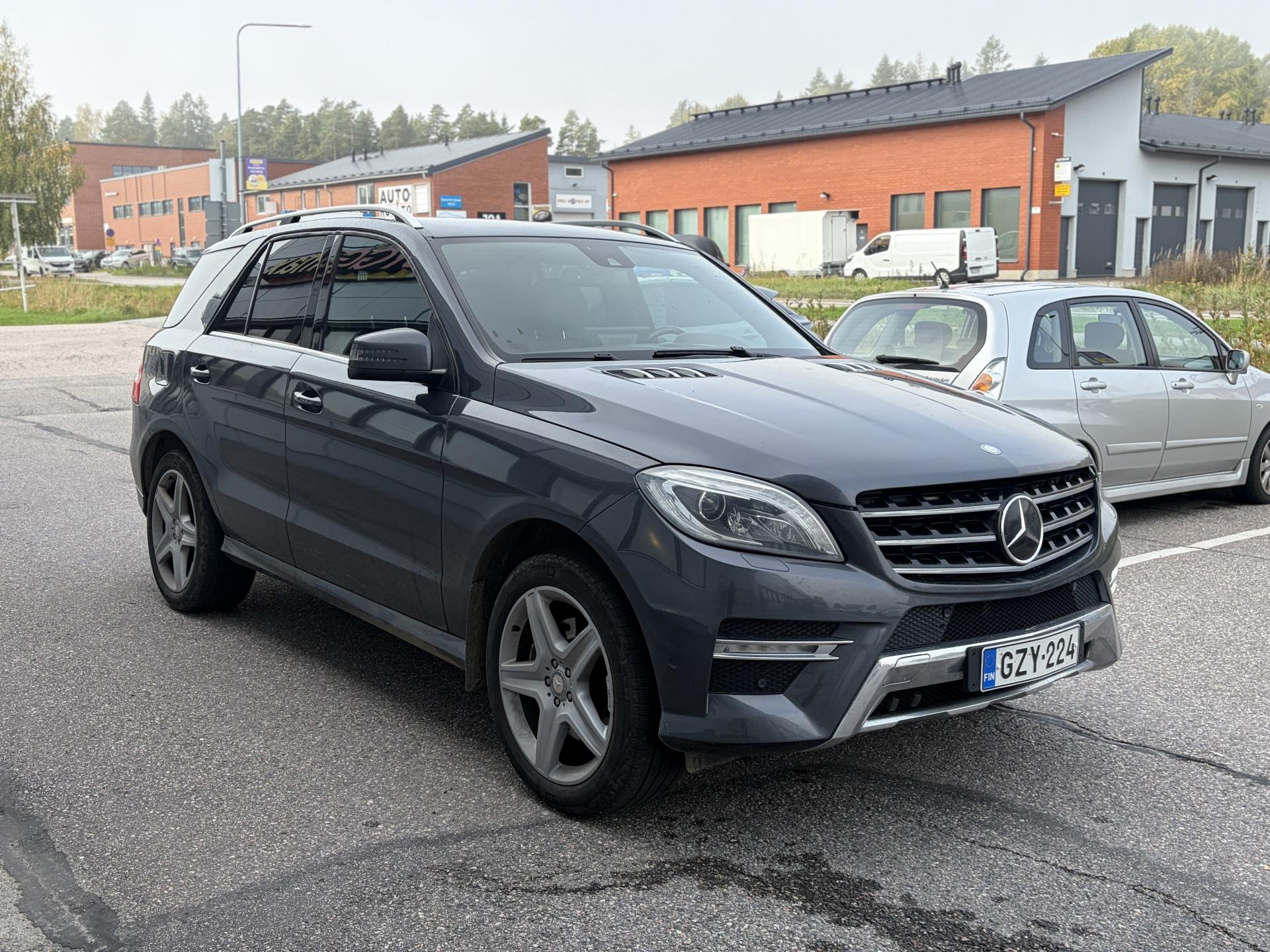Pienoiskuva 2: 2012 Mercedes-Benz ML
