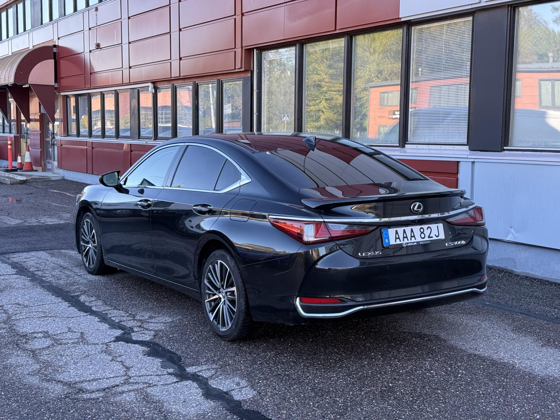 Näytä kaikki kuvat: 2024 Lexus ES