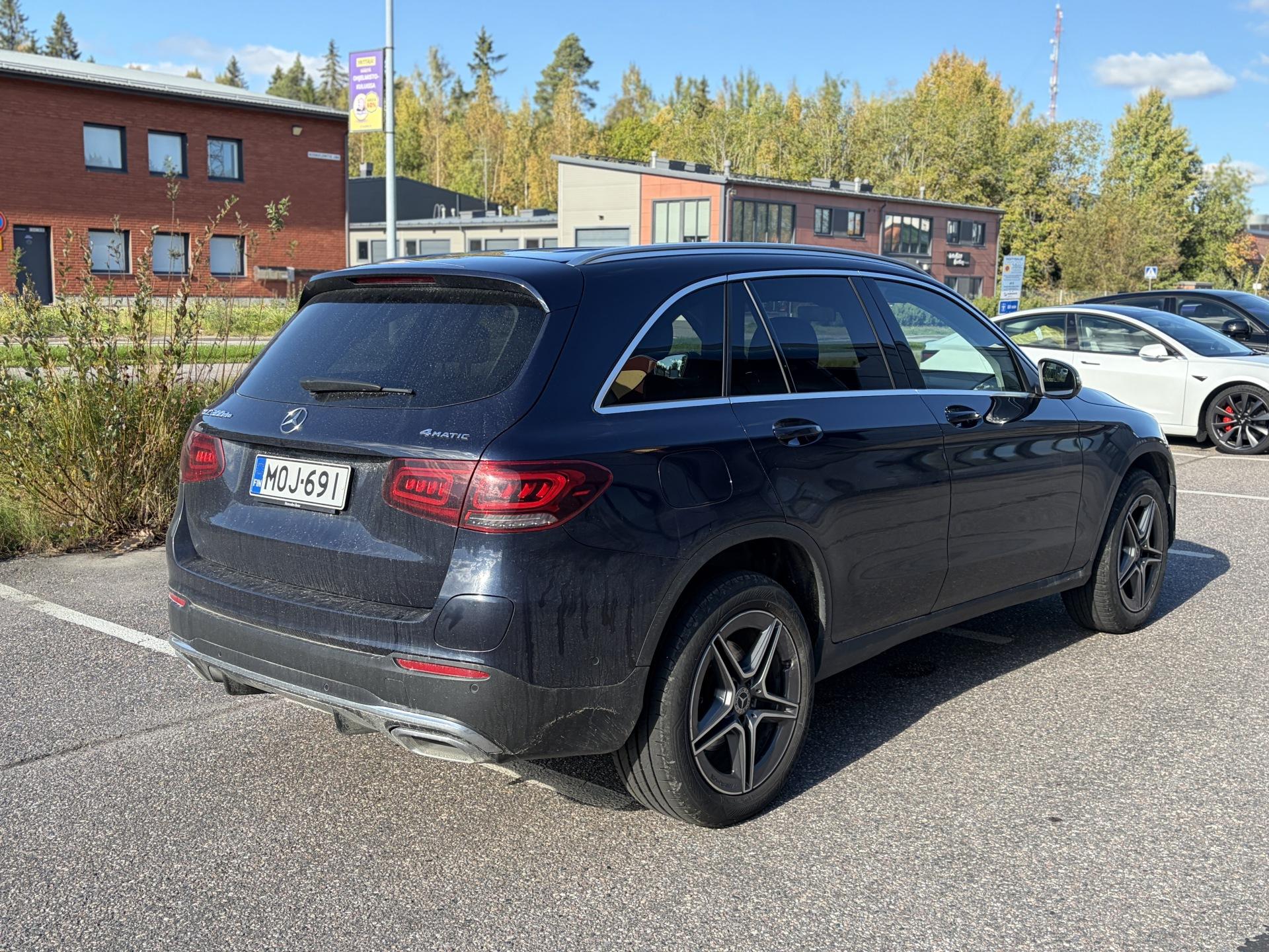 Näytä kaikki kuvat: 2022 Mercedes-Benz GLC