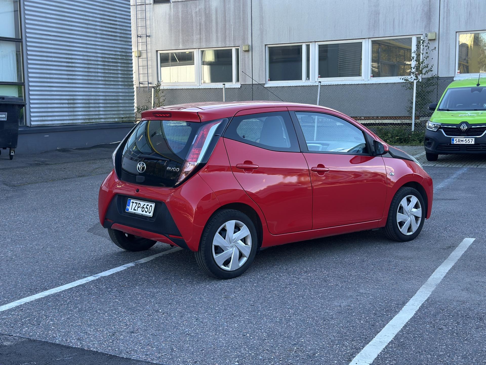 Näytä kaikki kuvat: 2015 Toyota Aygo