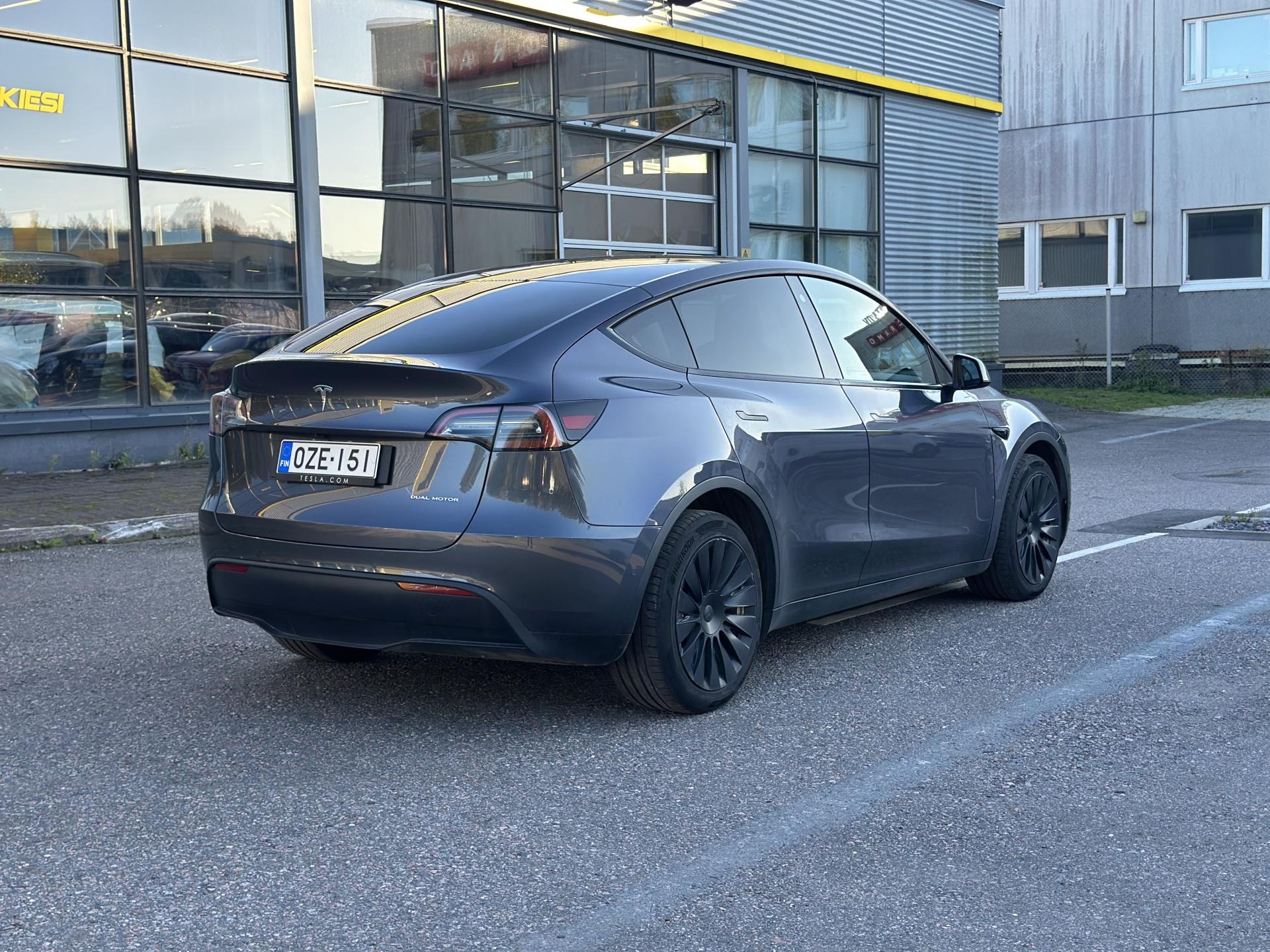 Näytä kaikki kuvat: 2021 Tesla Model Y