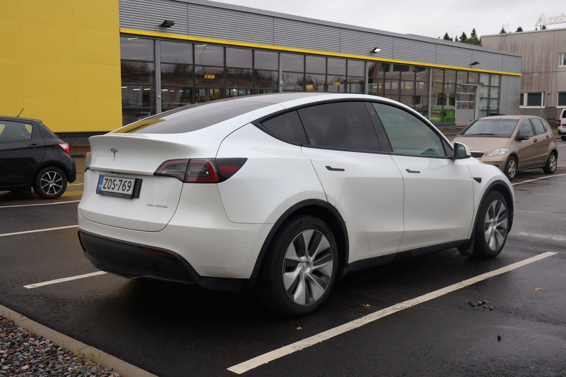 Näytä kaikki kuvat: 2023 Tesla Model Y