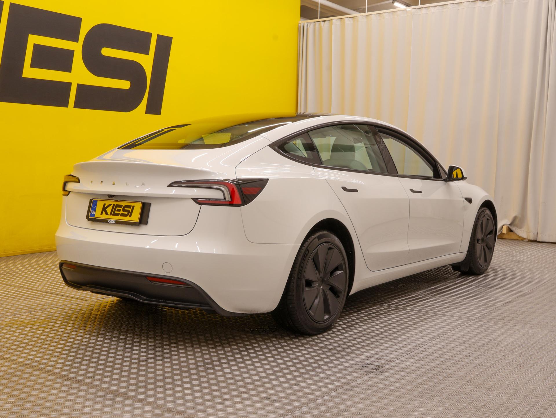 Pienoiskuva 3: 2025 Tesla Model 3