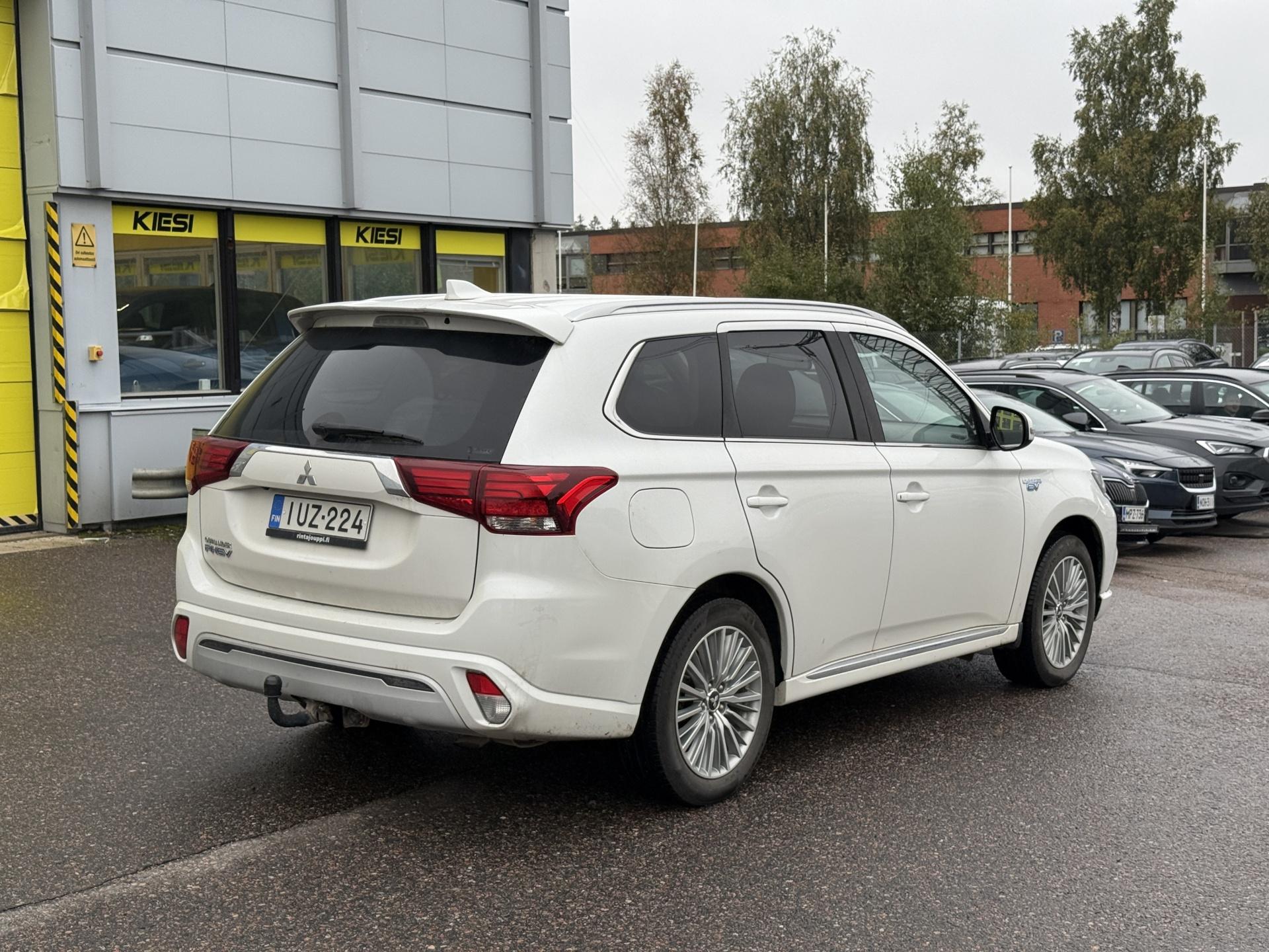 Näytä kaikki kuvat: 2021 Mitsubishi Outlander PHEV