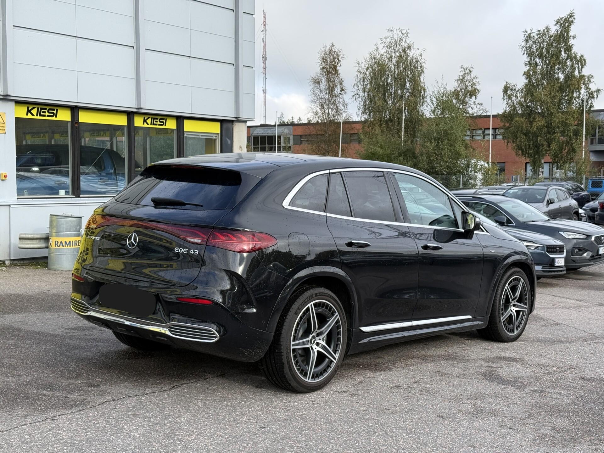 Näytä kaikki kuvat: 2024 Mercedes-Benz EQE SUV