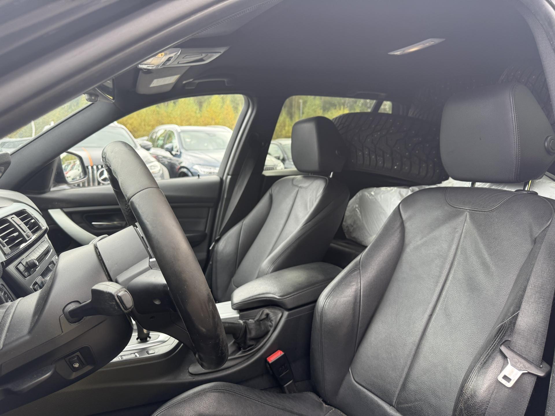 BMW 330 2014, kuva 7/29
