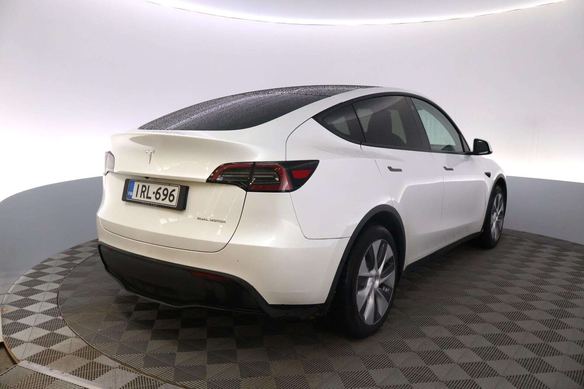 Näytä kaikki kuvat: 2023 Tesla Model Y
