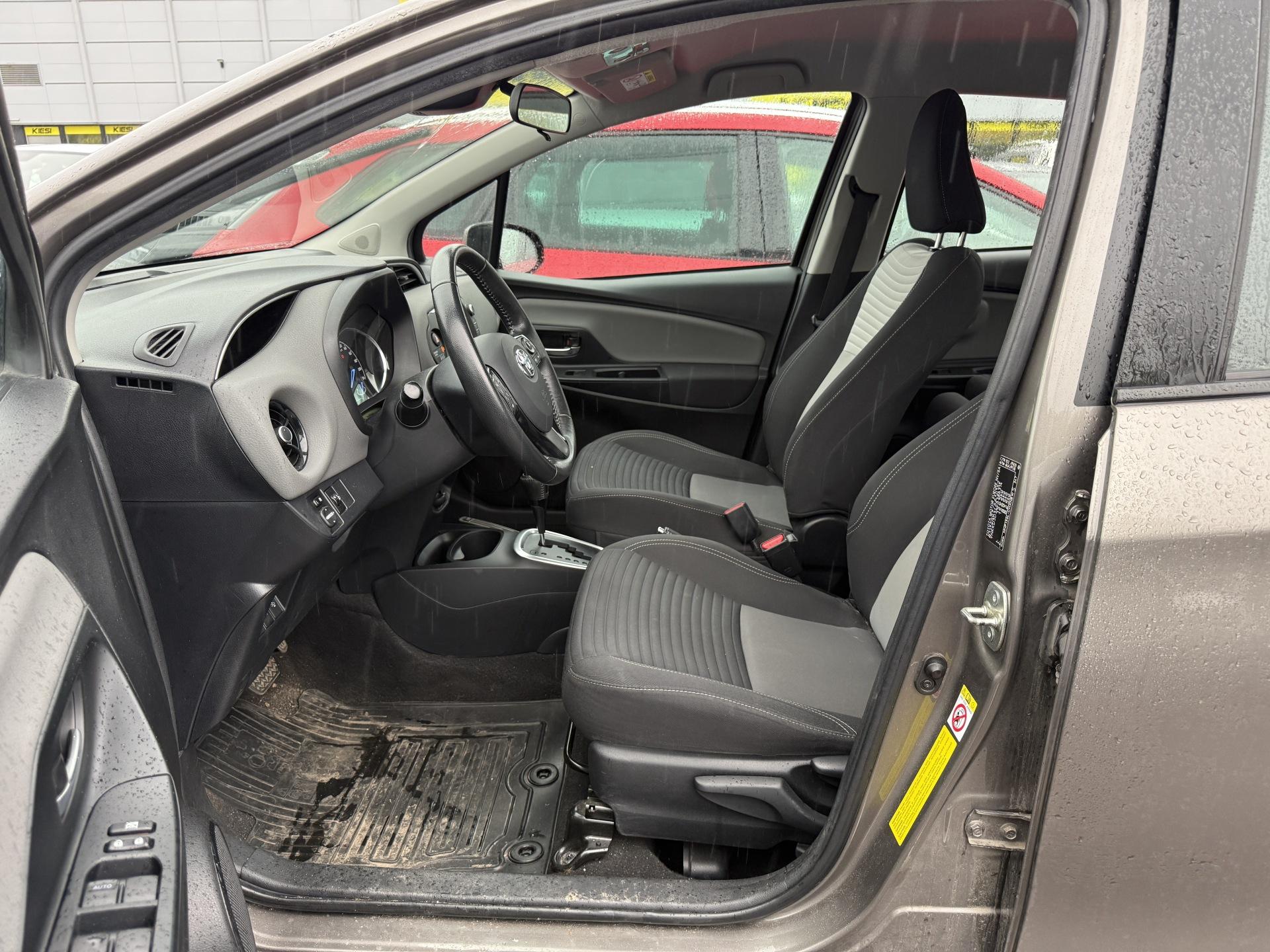 Toyota Yaris 2017, photo 6/31