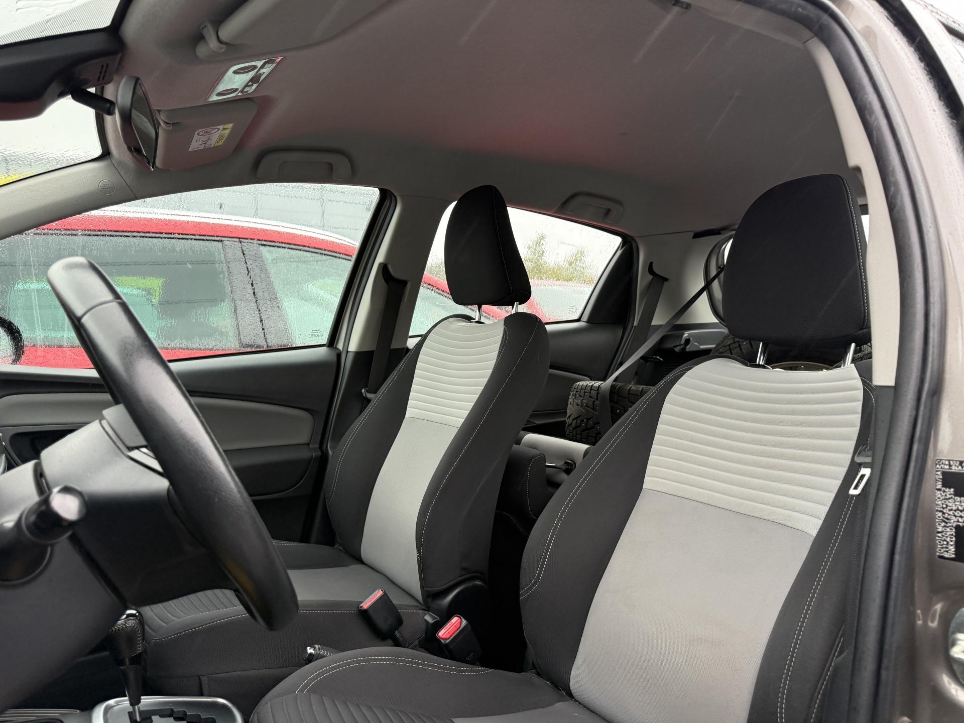 Toyota Yaris 2017, photo 7/31