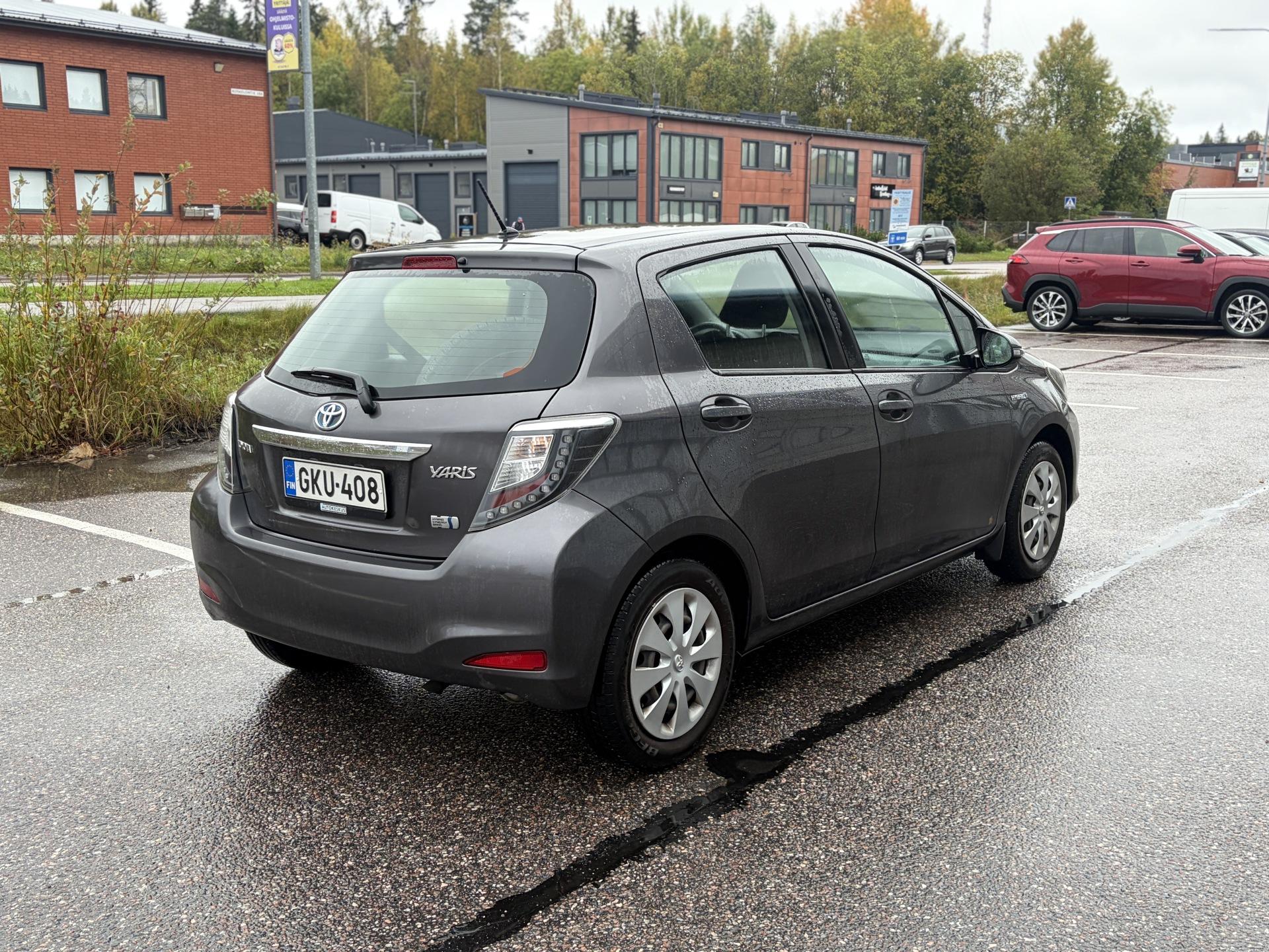 Näytä kaikki kuvat: 2013 Toyota Yaris