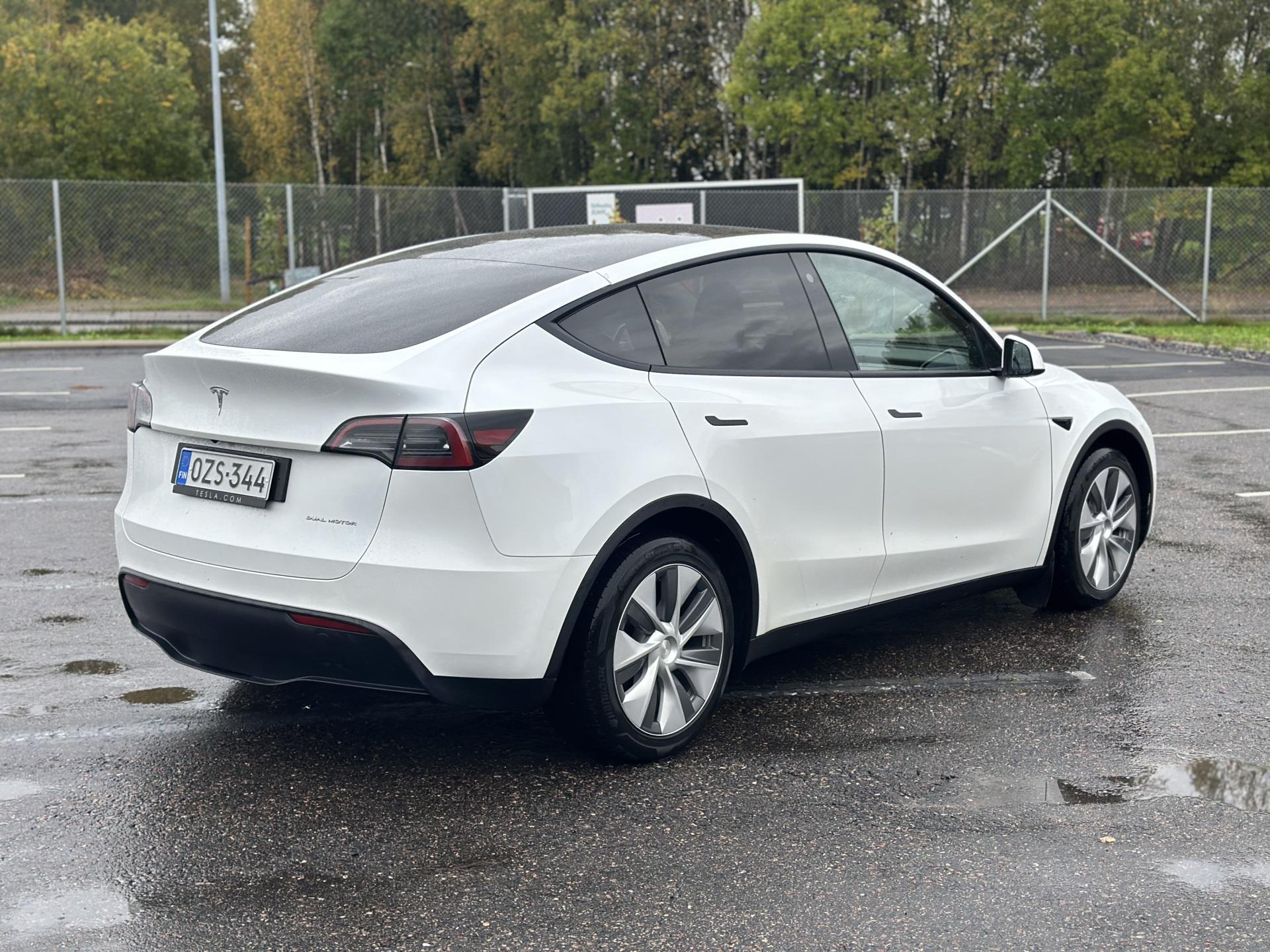 Näytä kaikki kuvat: 2023 Tesla Model Y