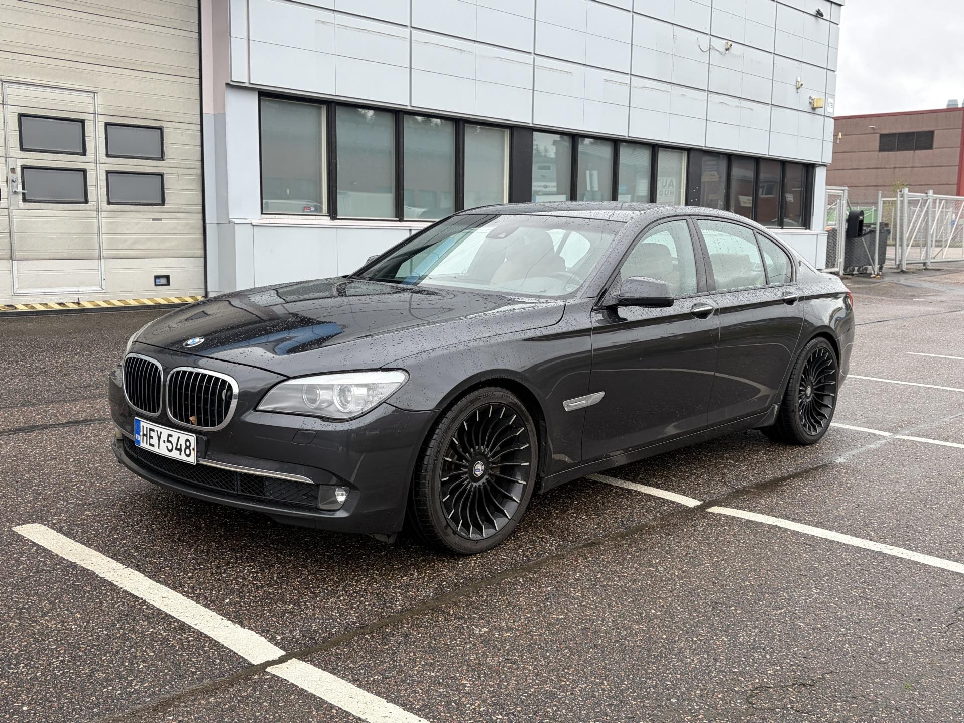 Pienoiskuva 2: 2009 BMW 730