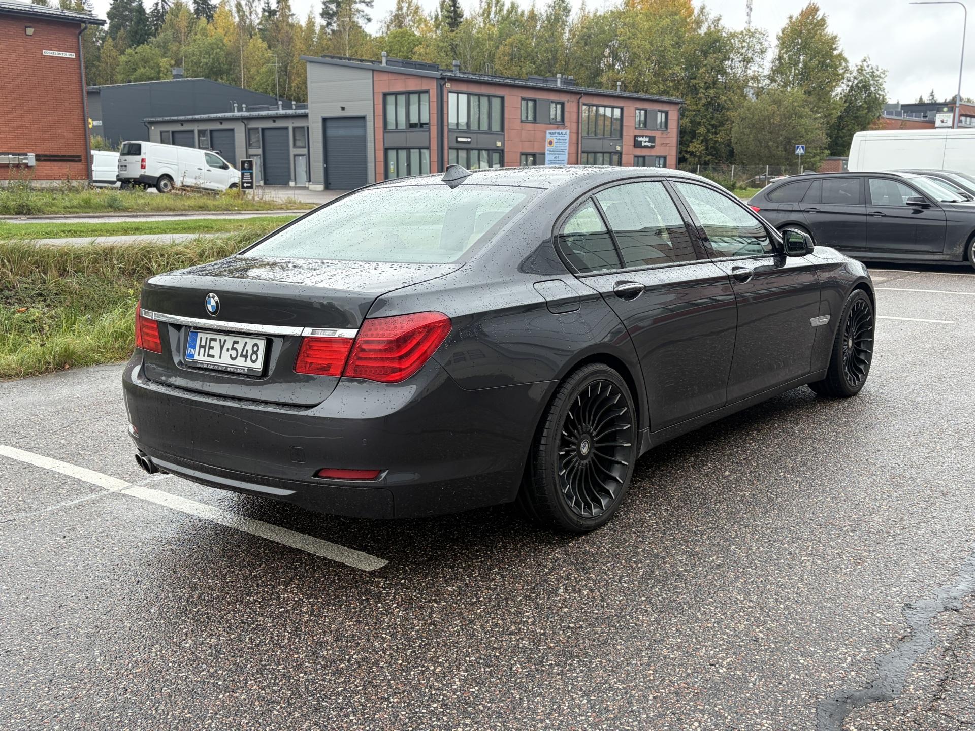 Näytä kaikki kuvat: 2009 BMW 730