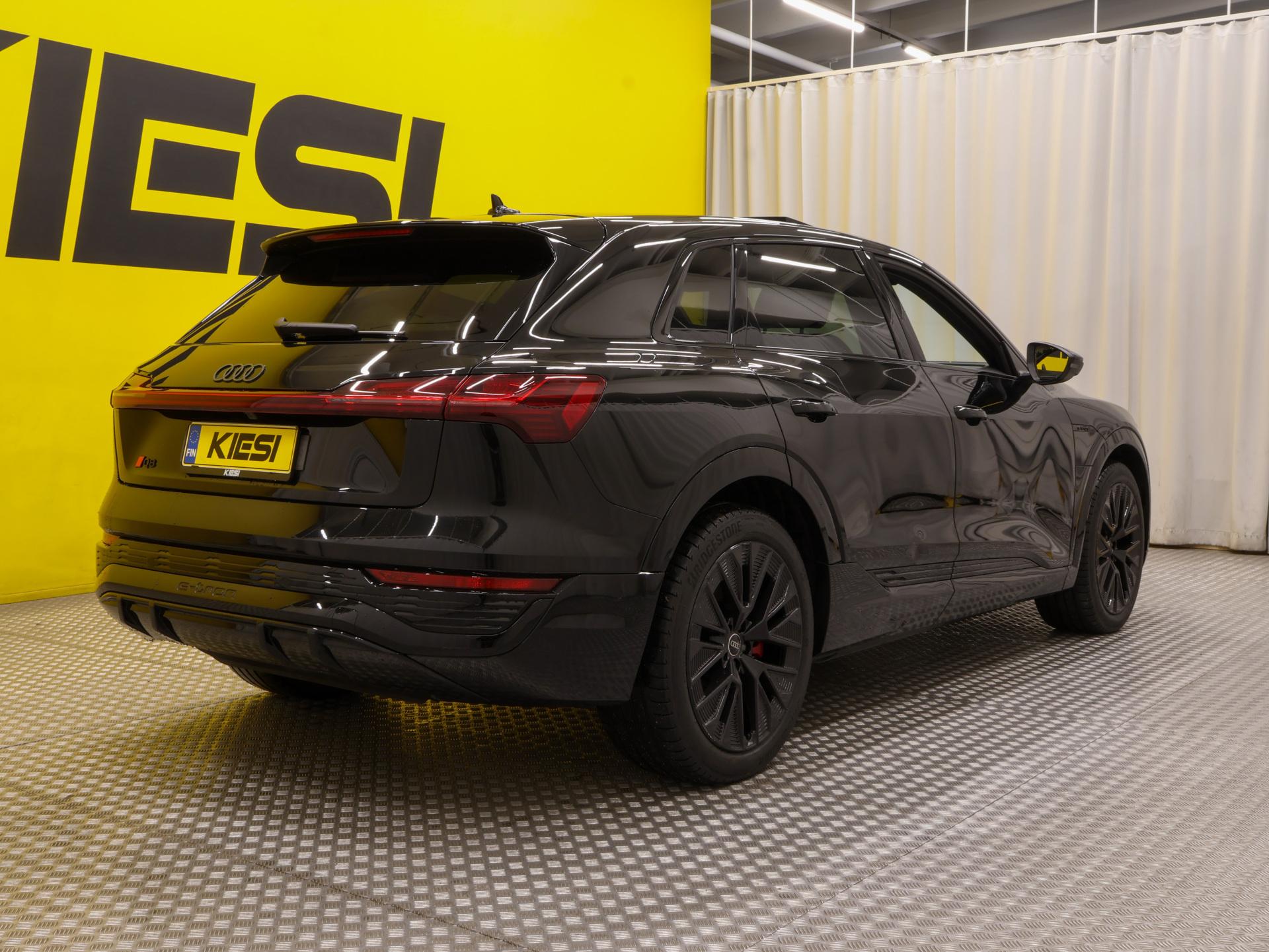 Pienoiskuva 3: 2024 Audi Q8 e-tron