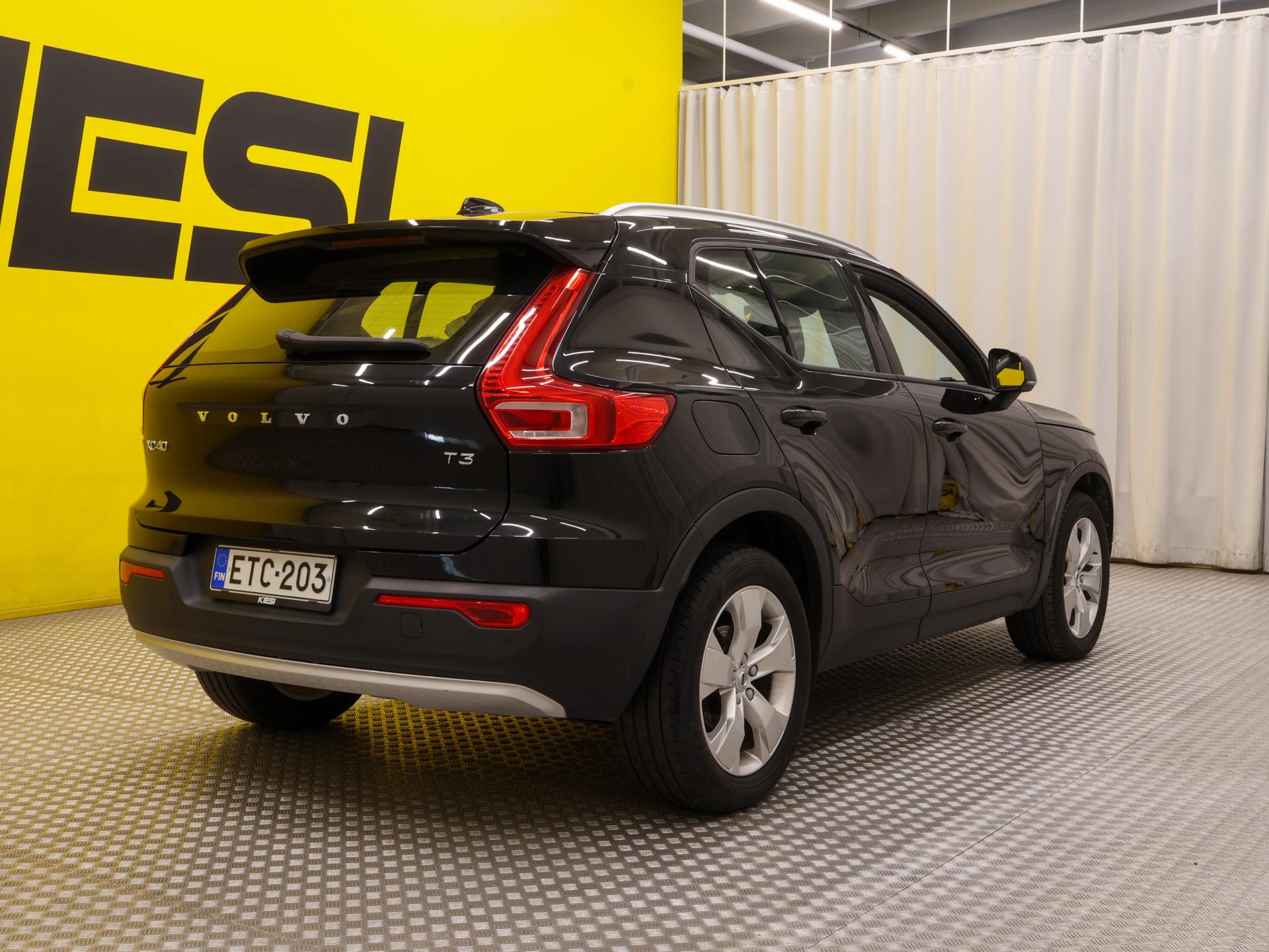 Volvo XC40 T3 Momentum aut 2020, kuva 2/32