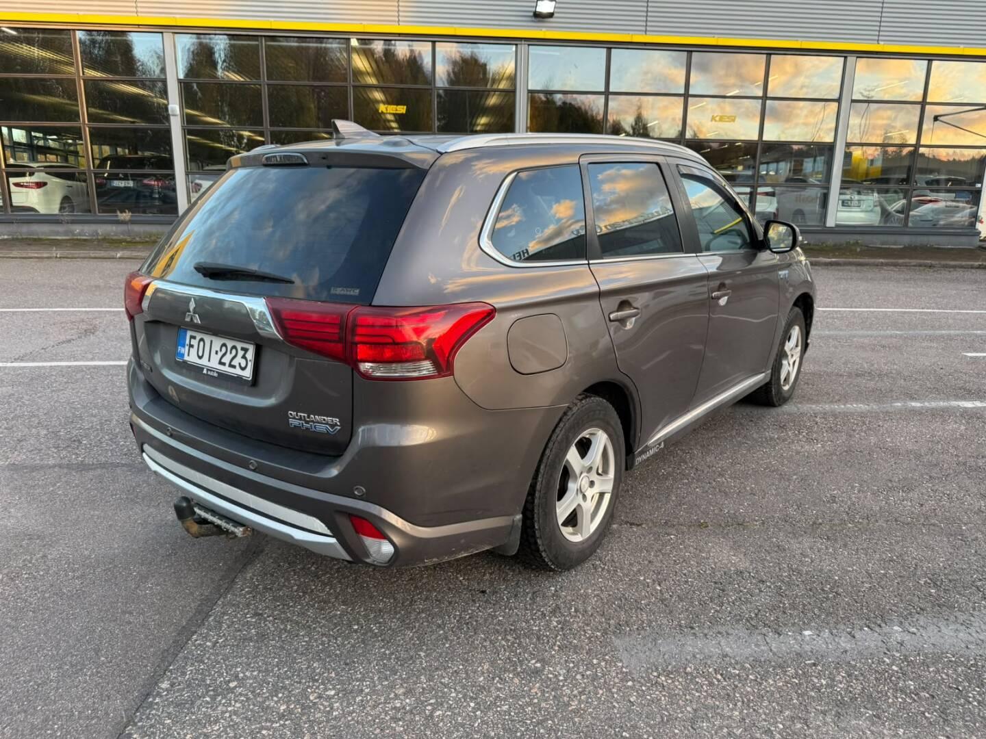 Näytä kaikki kuvat: 2017 Mitsubishi Outlander PHEV
