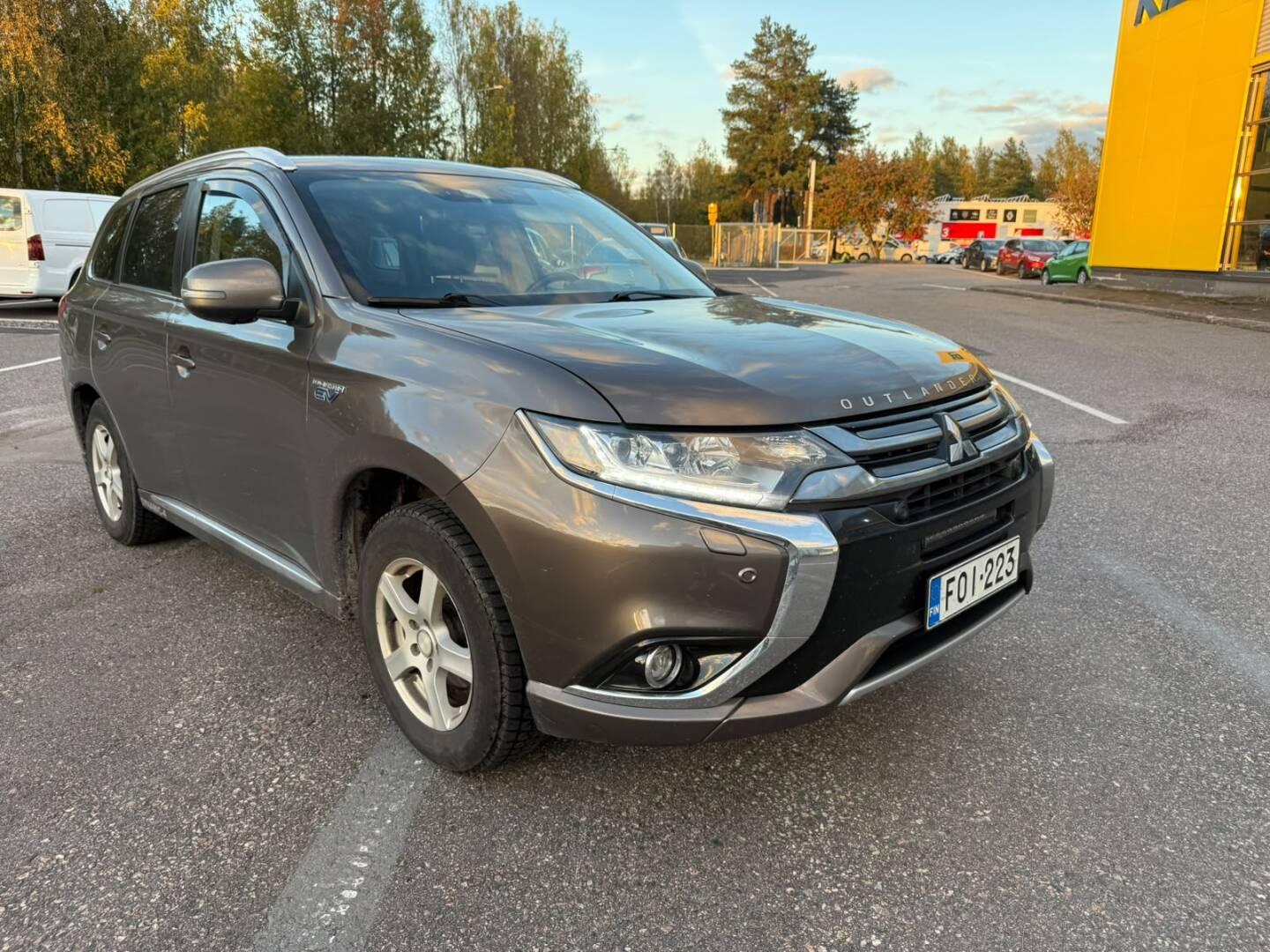 Pienoiskuva 3: 2017 Mitsubishi Outlander PHEV