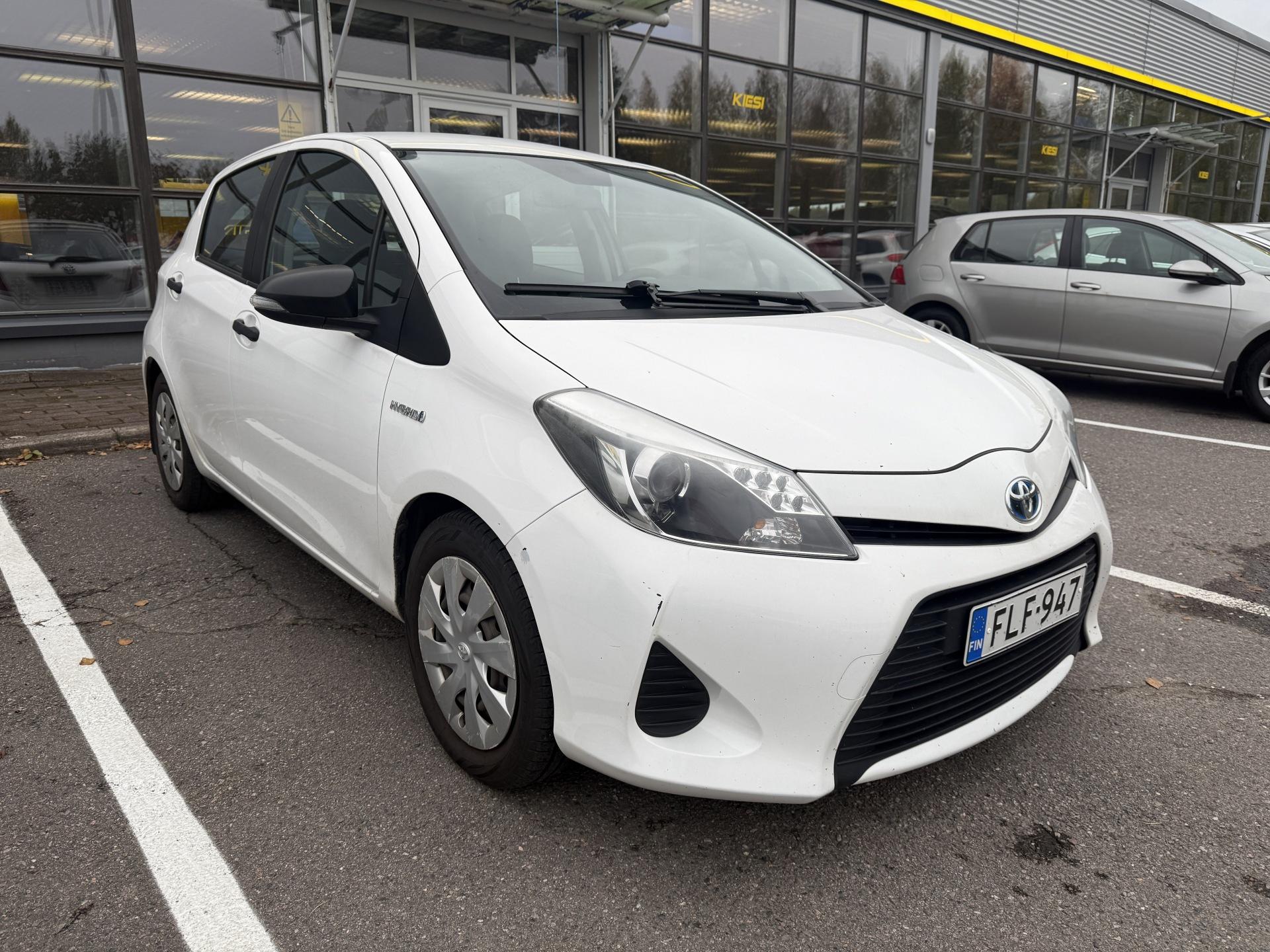 Pienoiskuva 3: 2013 Toyota Yaris