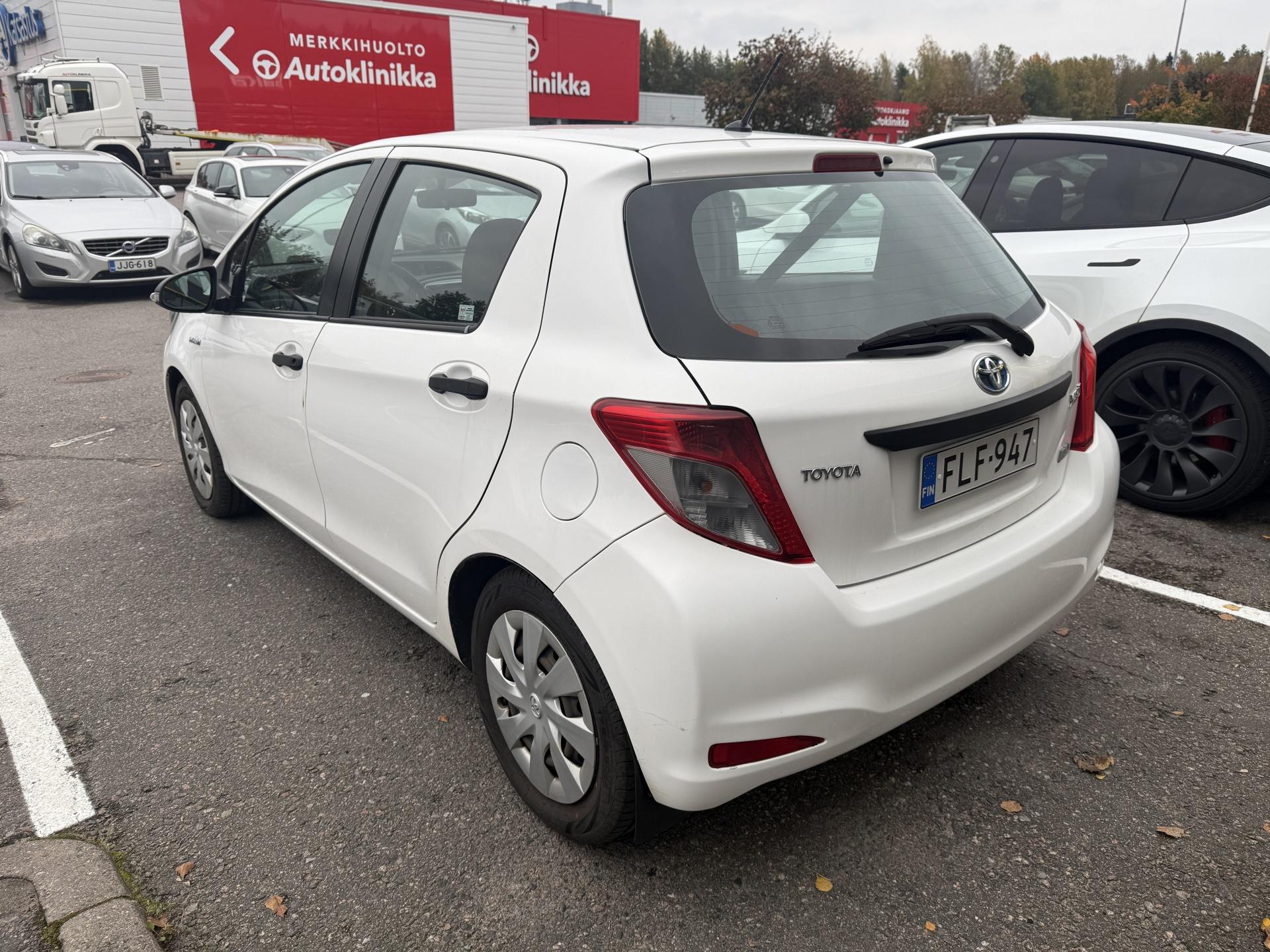 Näytä kaikki kuvat: 2013 Toyota Yaris