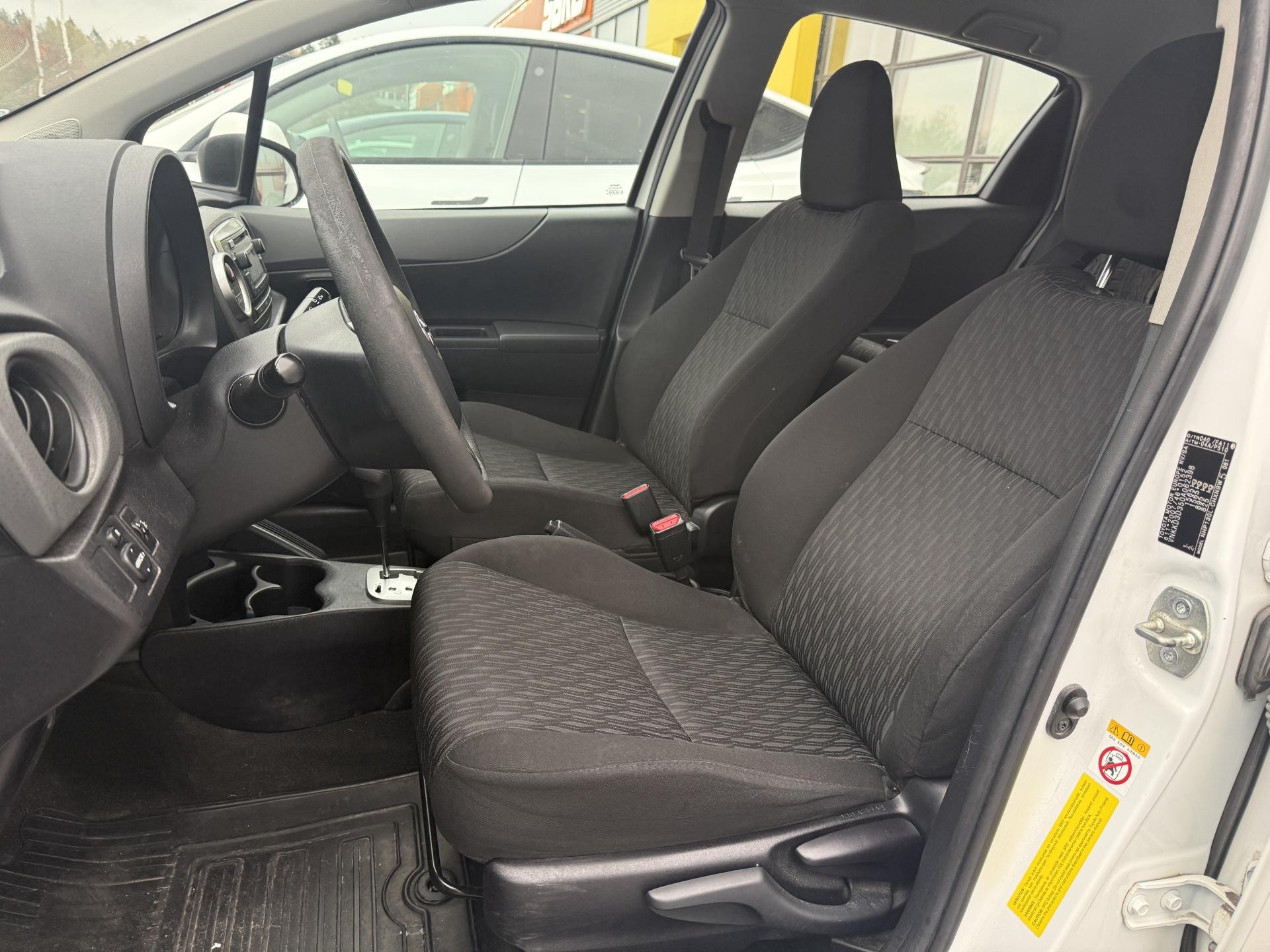 Toyota Yaris Hybrid Active 5ov 2013, photo 7/16