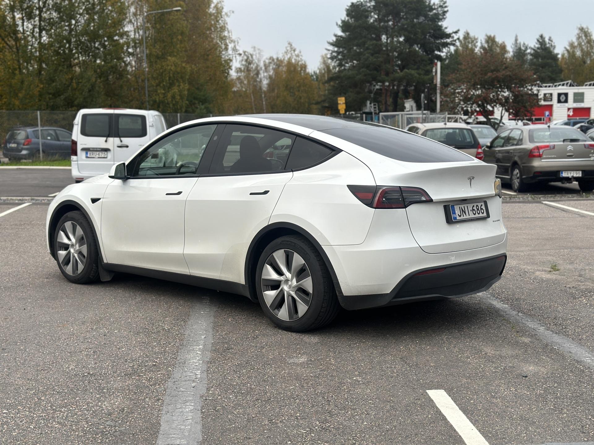 Näytä kaikki kuvat: 2024 Tesla Model Y
