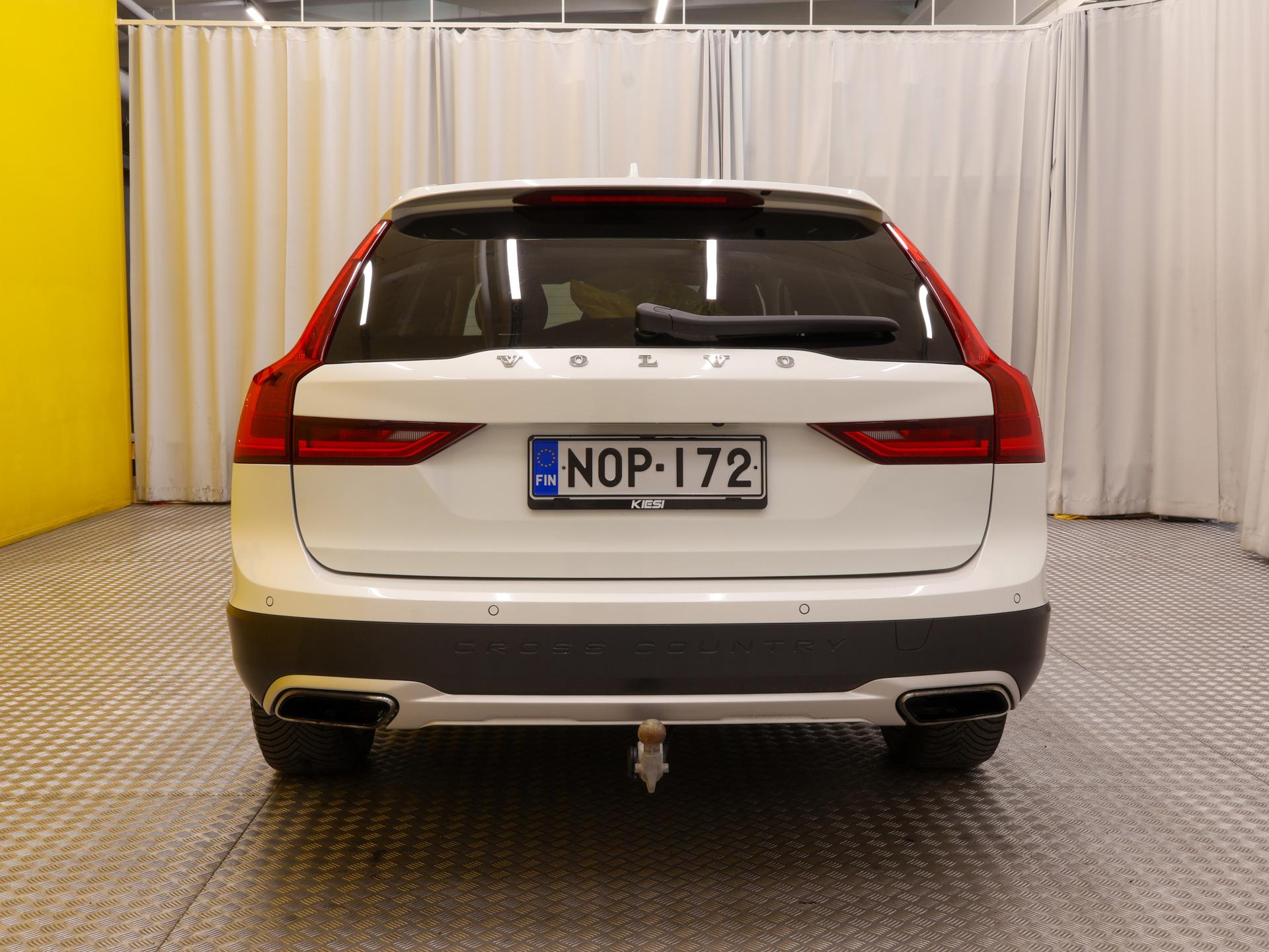 Näytä kaikki kuvat: 2017 Volvo V90 Cross Country